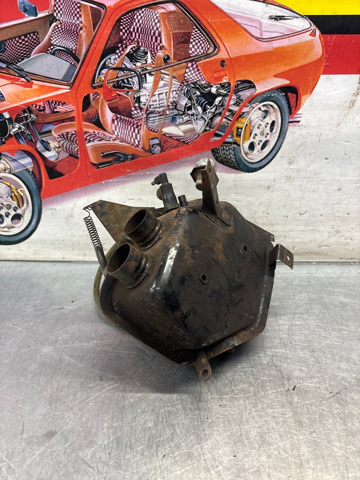 Porsche 914 2.0 air distributor housing, used 039133055B