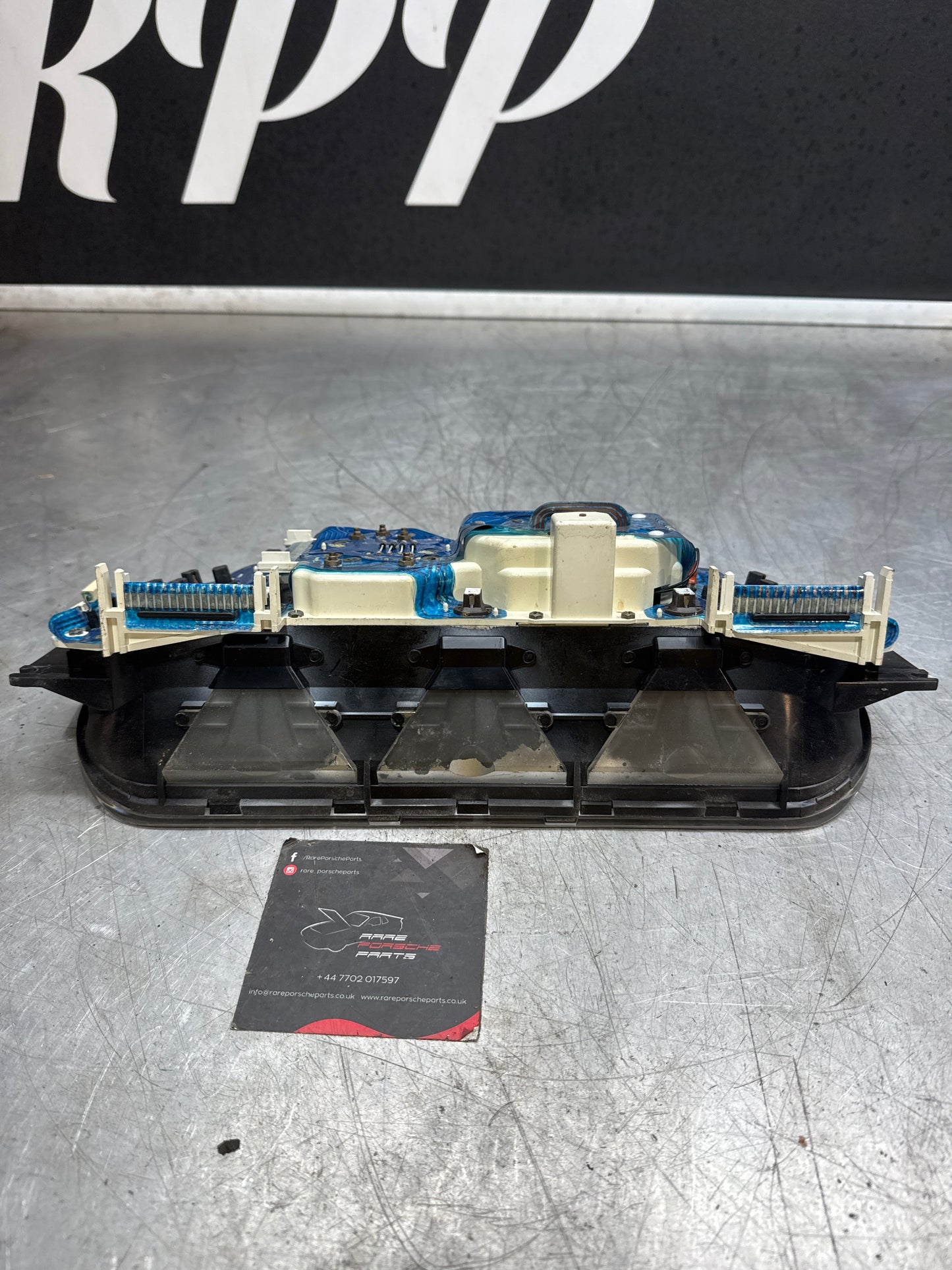 Porsche 944 Turbo Armaturenbrettuhr Binnacle Pod Tachometer 95264131101 gebraucht