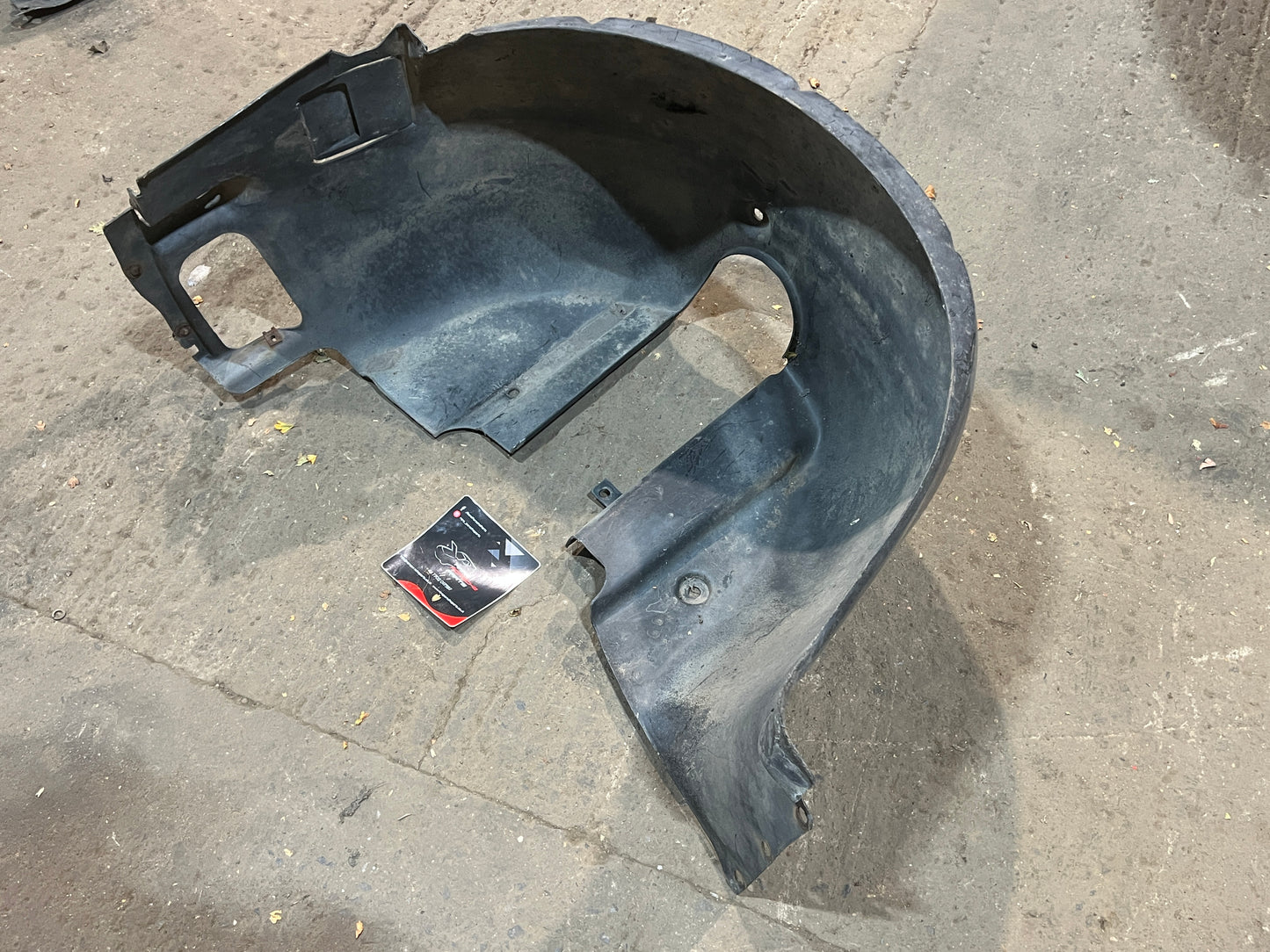 Porsche 944 turbo 968 wheel arch liner left 94450438102 spares or repair