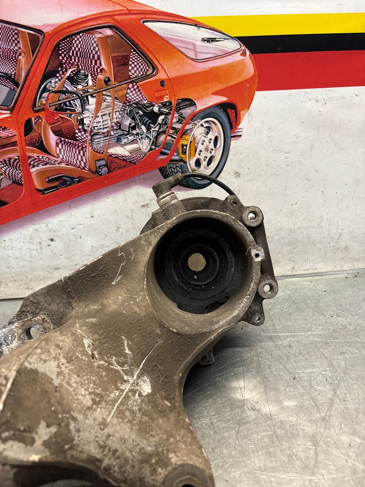 Porsche 944 alloy rear right trailing arm, used 95133151405 / 9513315144R used, with hubs