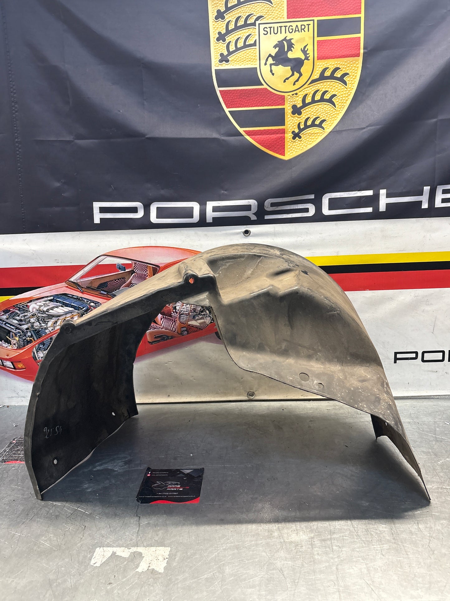 Porsche 928 wheel arch liner  Right 92850438205 Used