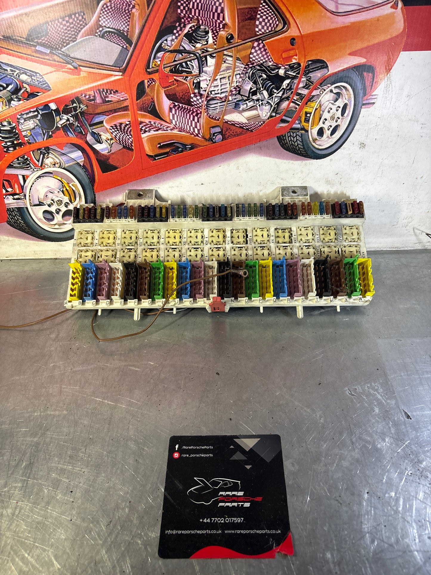 Porsche 928 relay fuse box, for spares or repair 92861010516