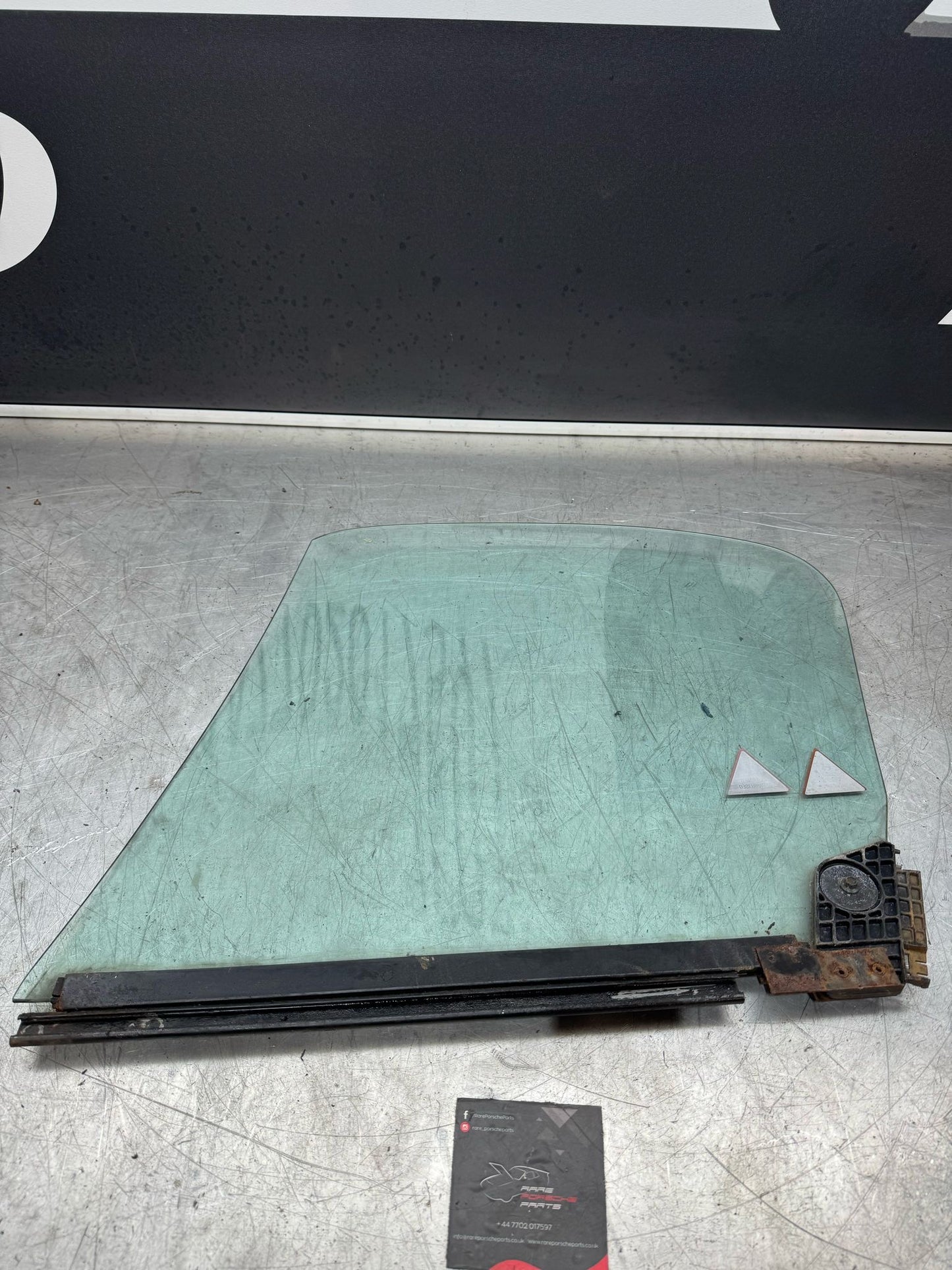 Porsche 944 S2 Cabriolet/ Convertible front door glass right side 94154290410 used