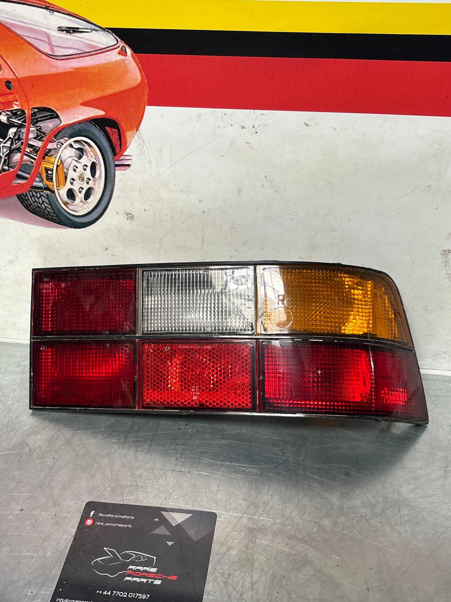 Porsche 944 right rear tail light 477945214 used
