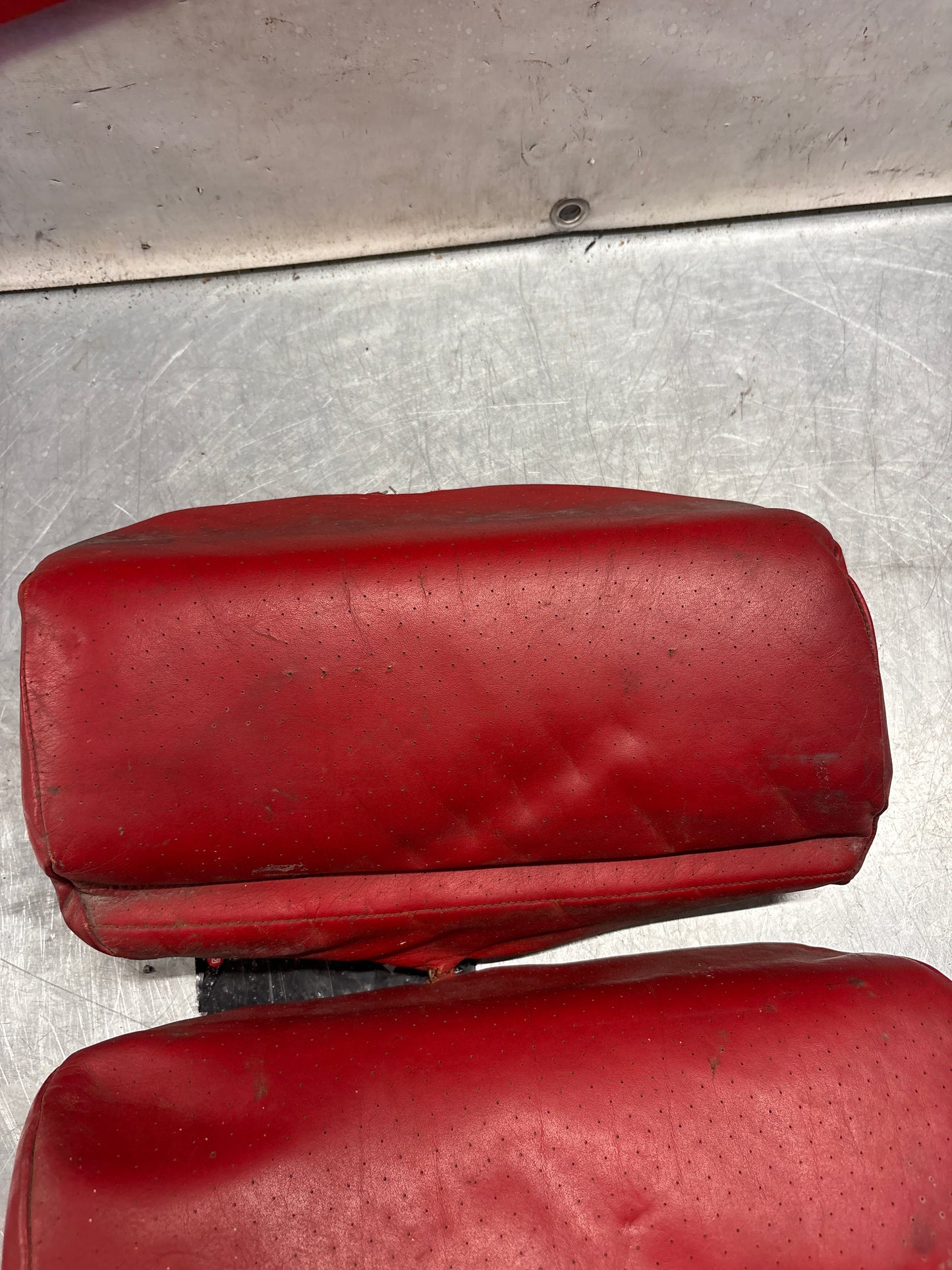 Porsche 928 rear left seat and center cushion, used, can-can red 92852205951 / 92852208751