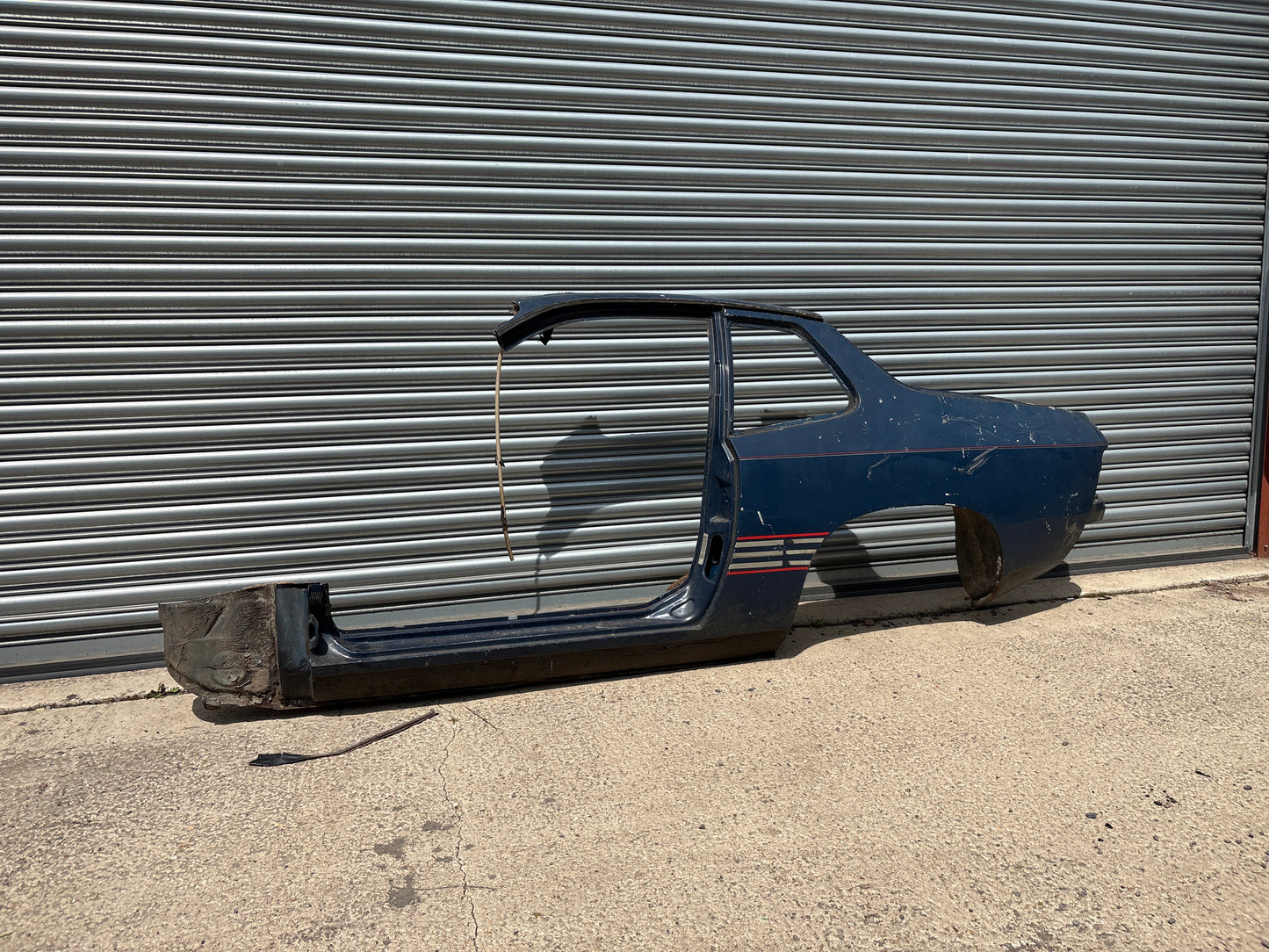 Porsche 924 1983 left side cut, rear fender with sill