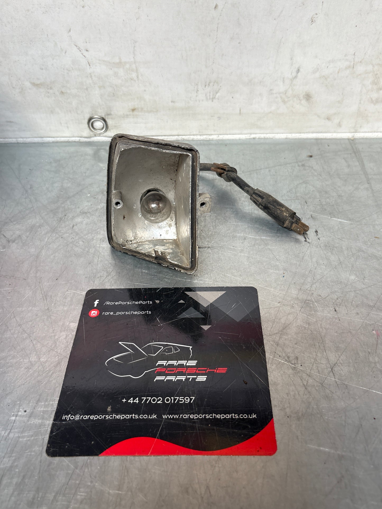 Porsche 928 pre facelift indicator lamp without lens, right, used 0311315002