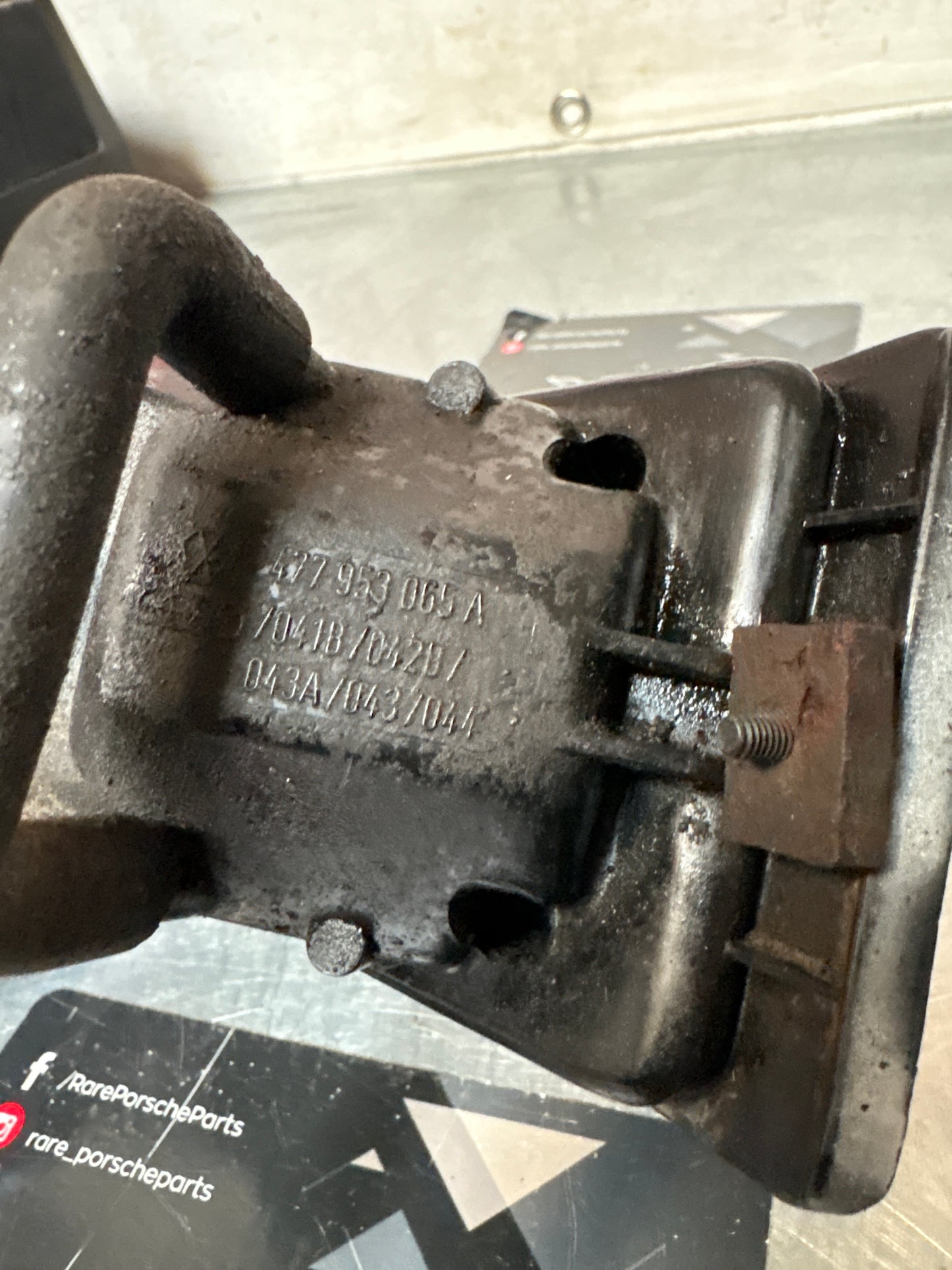 Porsche 924 O/S LH Front indicator unit, without lense used 477953065A