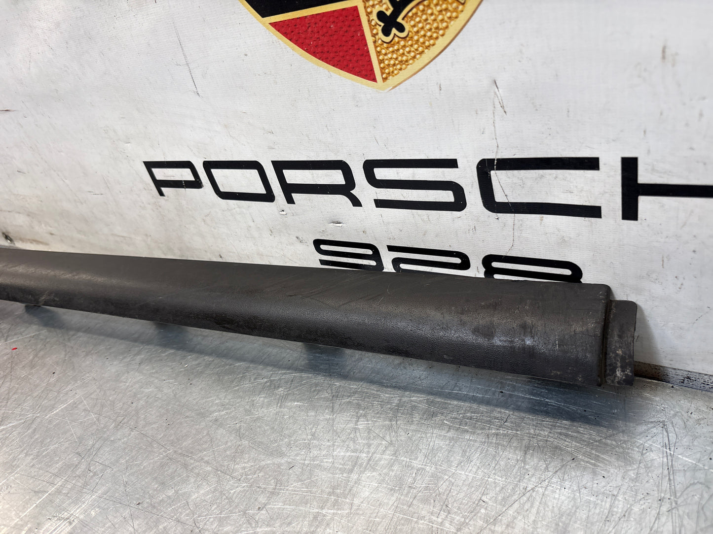 Porsche 944 lower door sill trim molding right side, for spares or repair 9515591600
