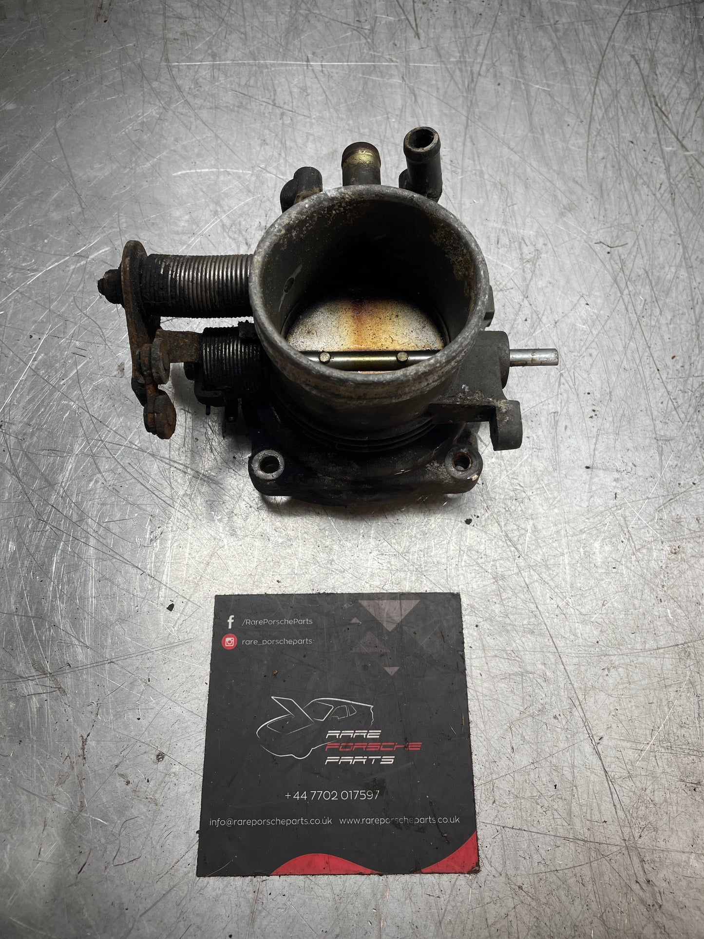 PORSCHE 944 S2 Throttle body. 9441100250R used