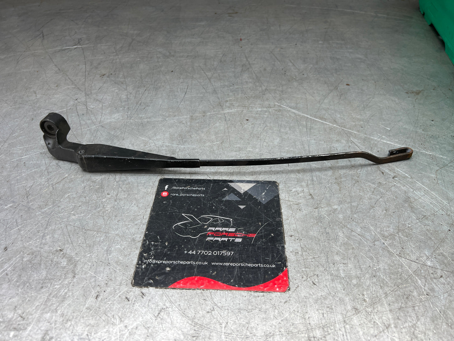 Porsche 924 80-88 944 82-85.5 braccio tergicristallo anteriore 372mm, usato per ristrutturazione