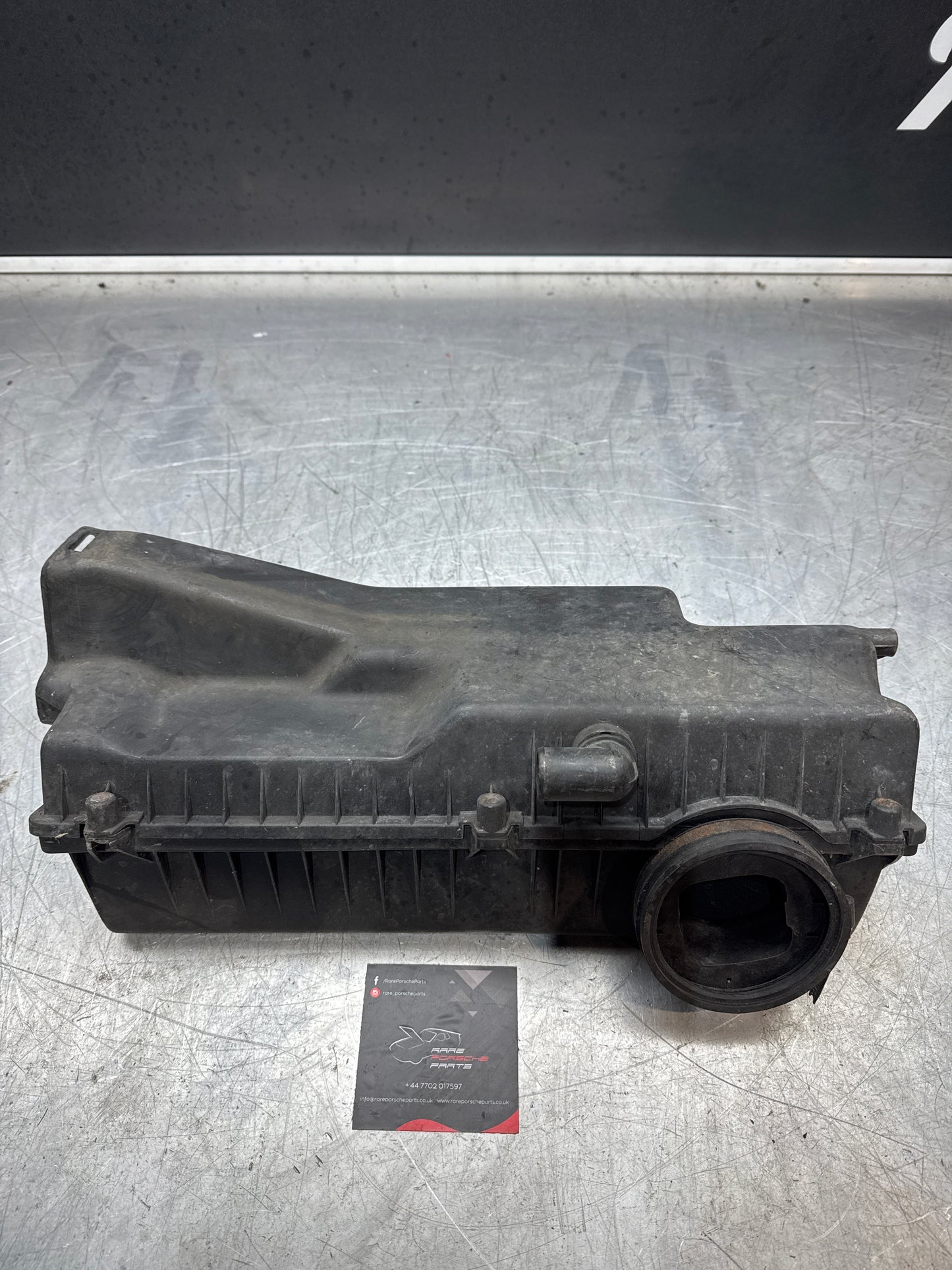 Porsche 944 S air cleaner box 16 Ventiler 94411001400 used