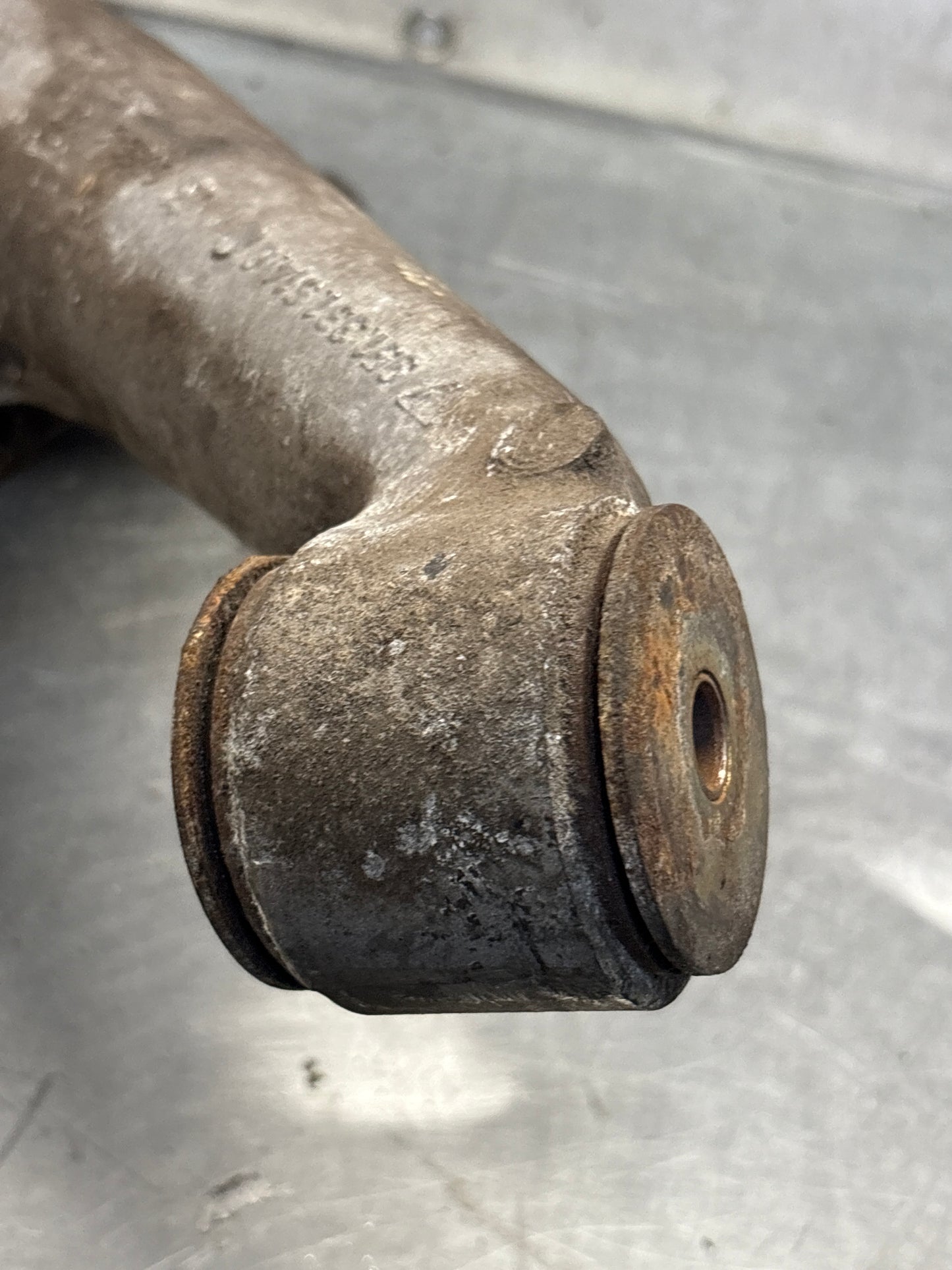 Porsche 944 alloy rear right trailing arm, used 95133151405 / 9513315144R used, with hubs