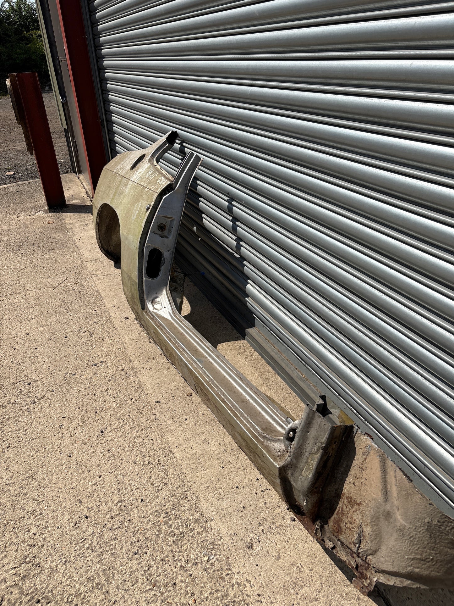 Porsche 924 right side cut, rear fender with sill