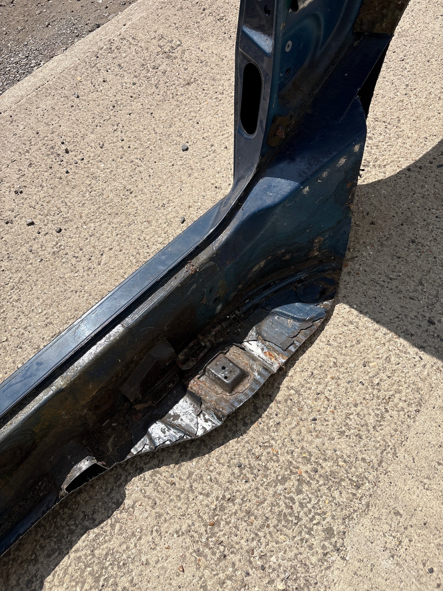 Porsche 924 right side cut, rear fender with sill