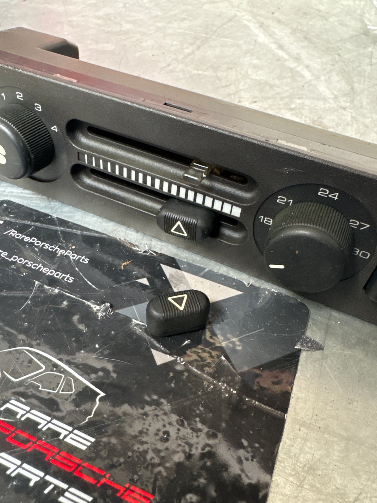 Porsche 944 climate heater control switch unit with air con 86-92 years. 94465302104 used