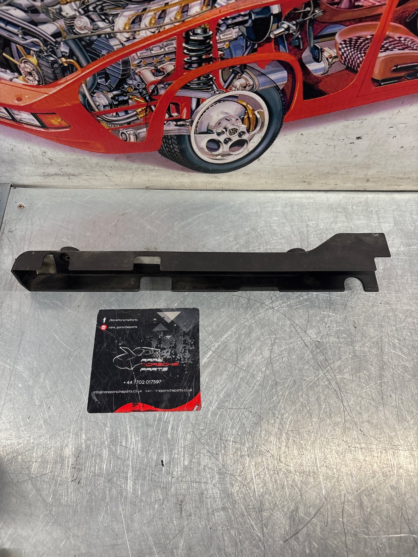 Porsche 928 Injector rail cover, used 92811071001