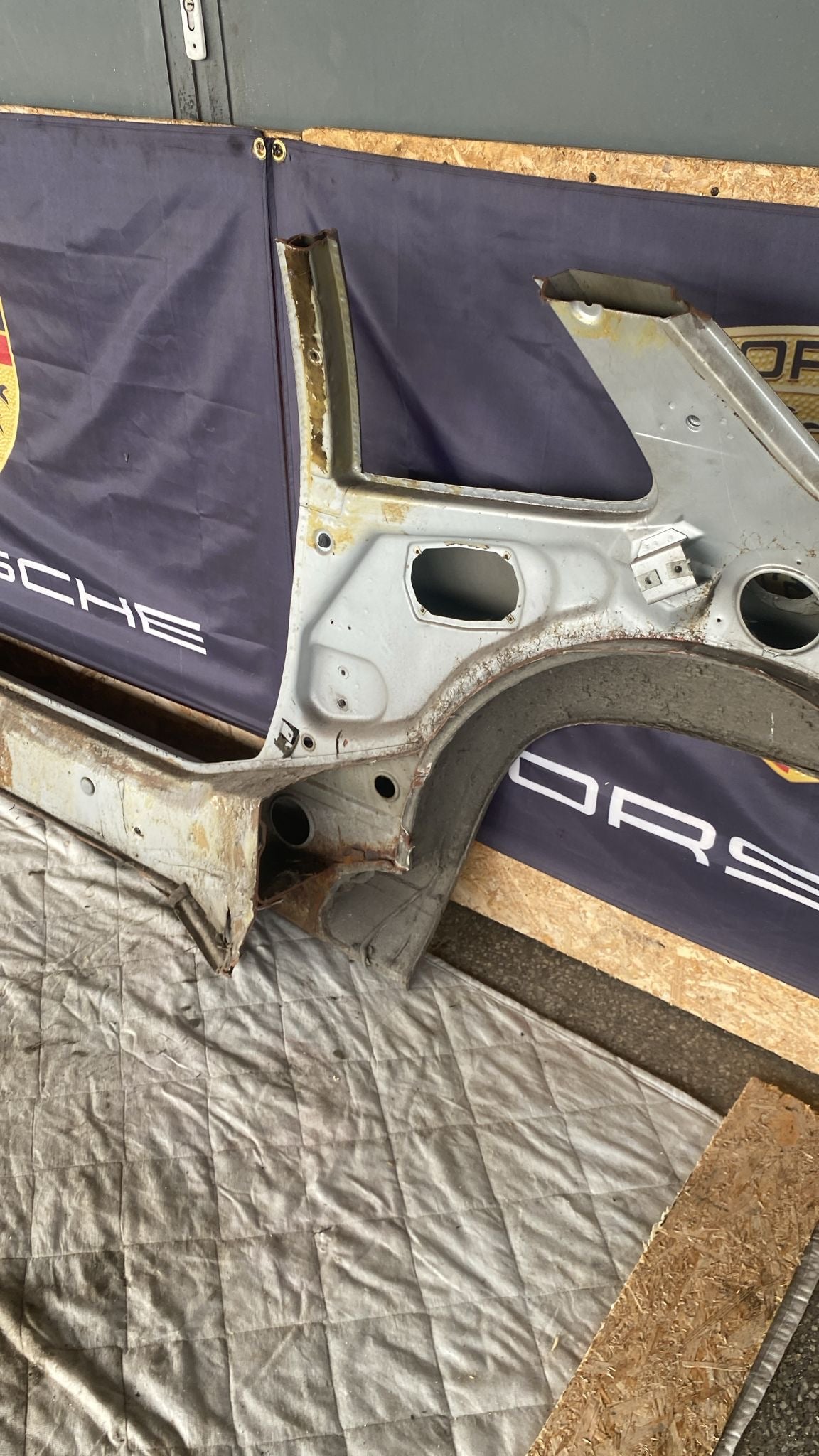 Porsche 924 76-79 Right sill / fender section, 477809602B cut