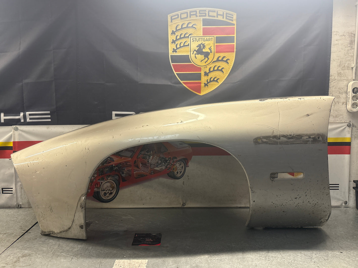 Porsche 928S front left wing, 92850301103 used