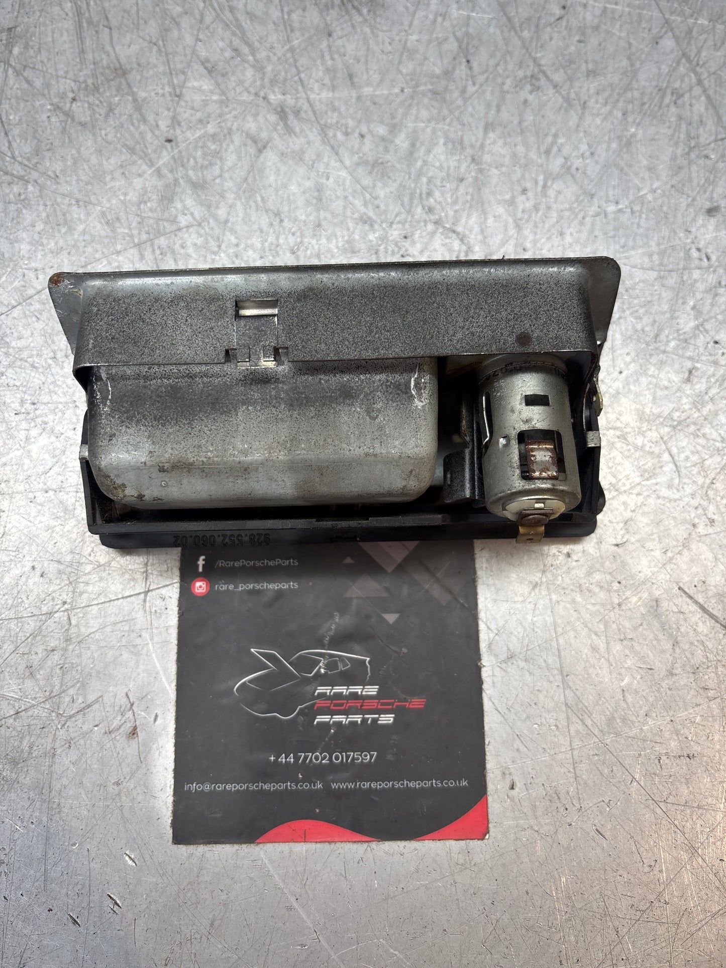 Porsche 928 Posacenere con accendino 9285520600270 usato