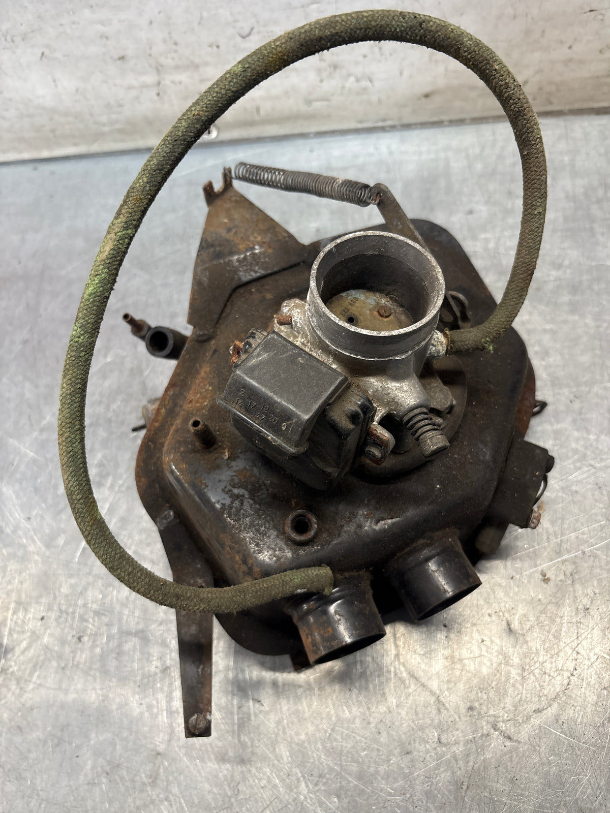Porsche 914 2.0 air distributor housing, used 039133055B