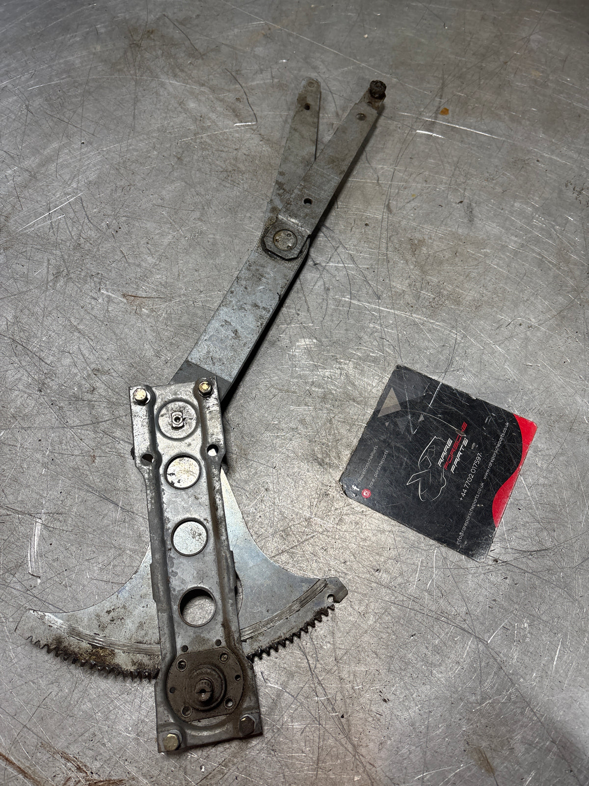 Porsche 968 club sport manual window regulator. Good condition. Right side. 477837442A