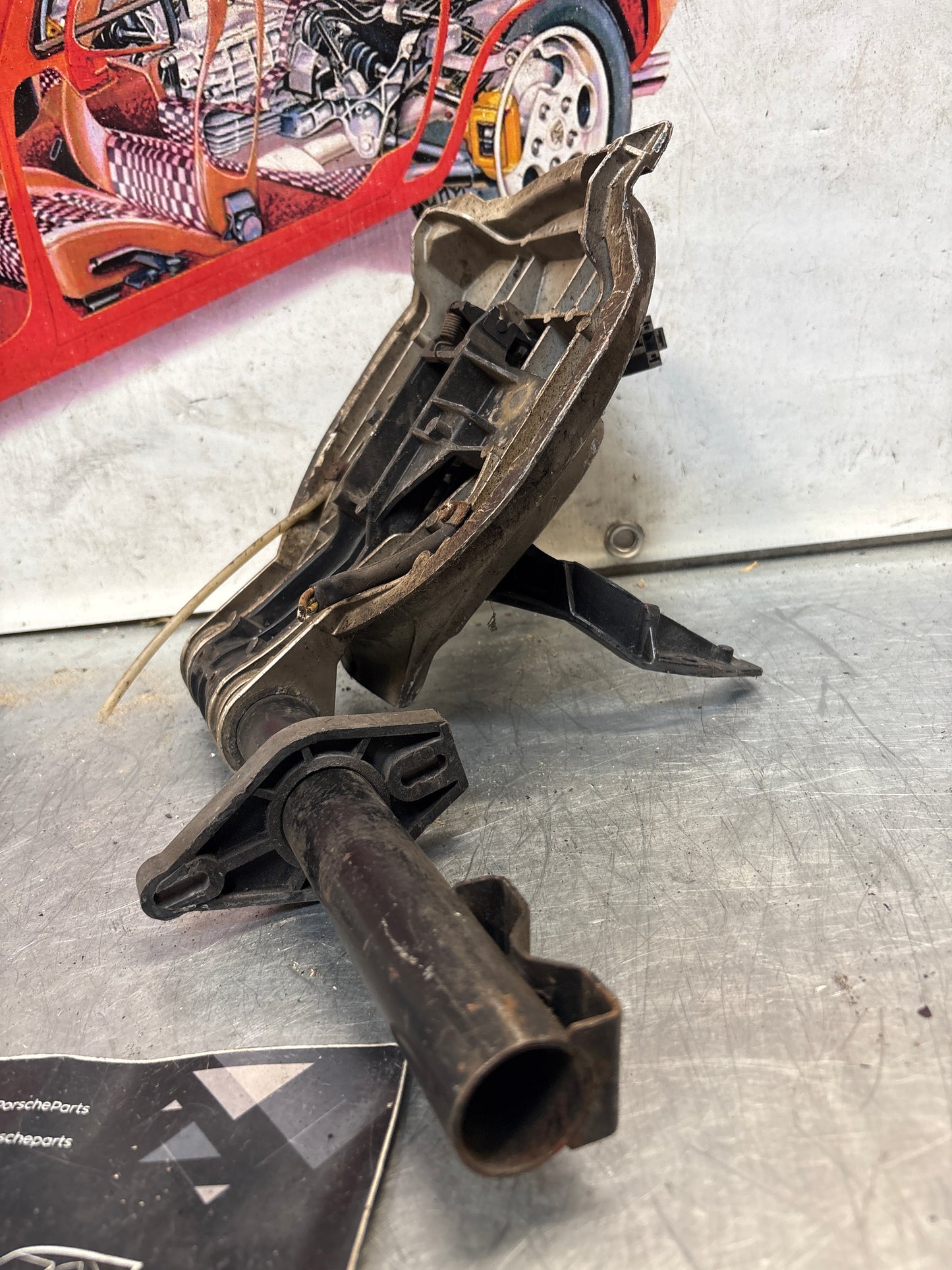 Porsche 928 right headlight swivel frame 92875024902 92875024302 used