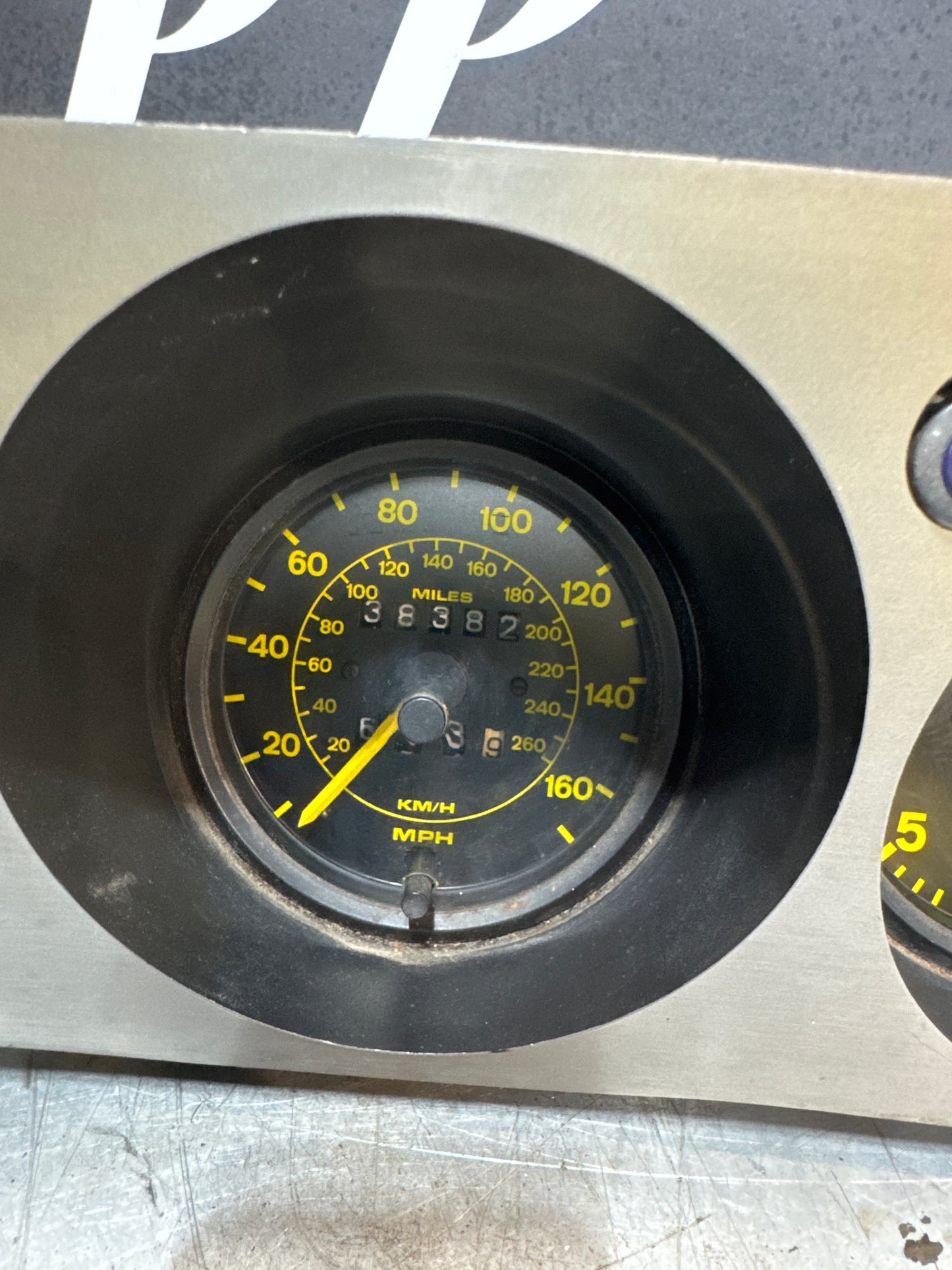 Porsche 944 complete set of instruments , used 38382 miles 94464131000 / 94464103600 / 94464120701