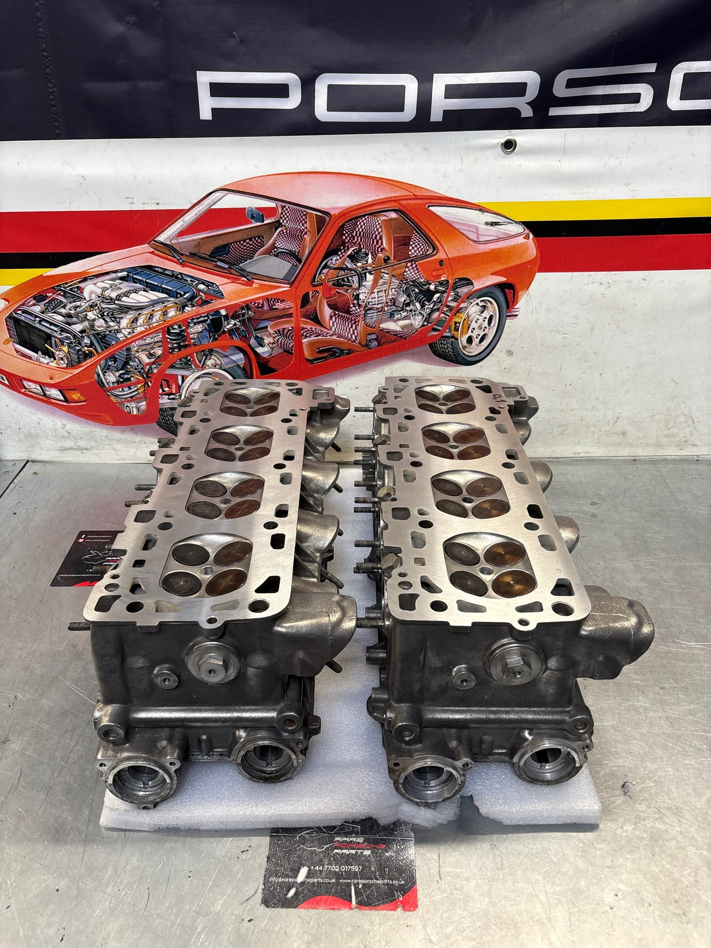 Porsche 928 S4 Pair of cylinder head, refurbished 9281044131R