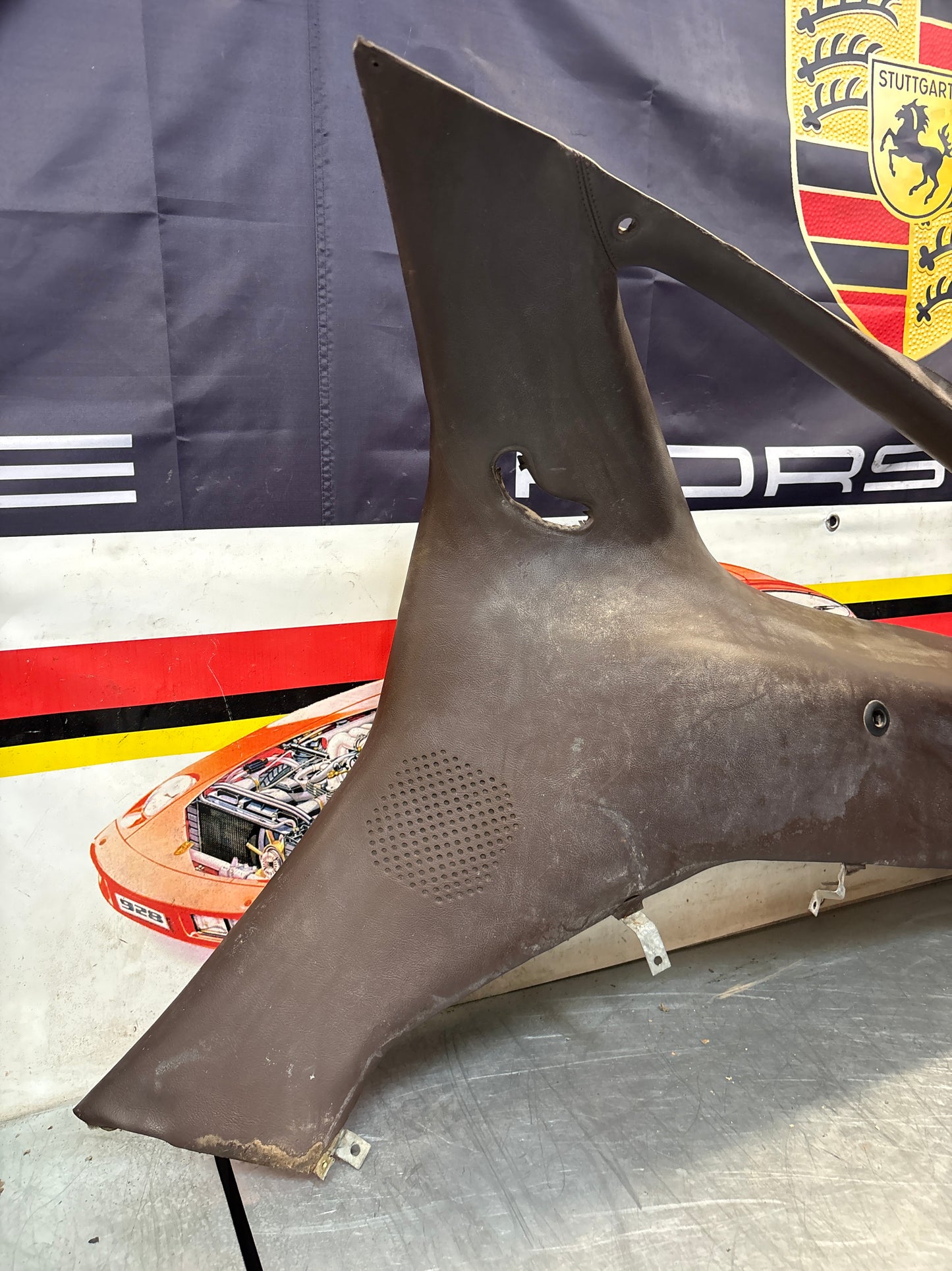 Porsche 928 early right side lower side trim panel, without loudspeaker, burgundy used 92855502202