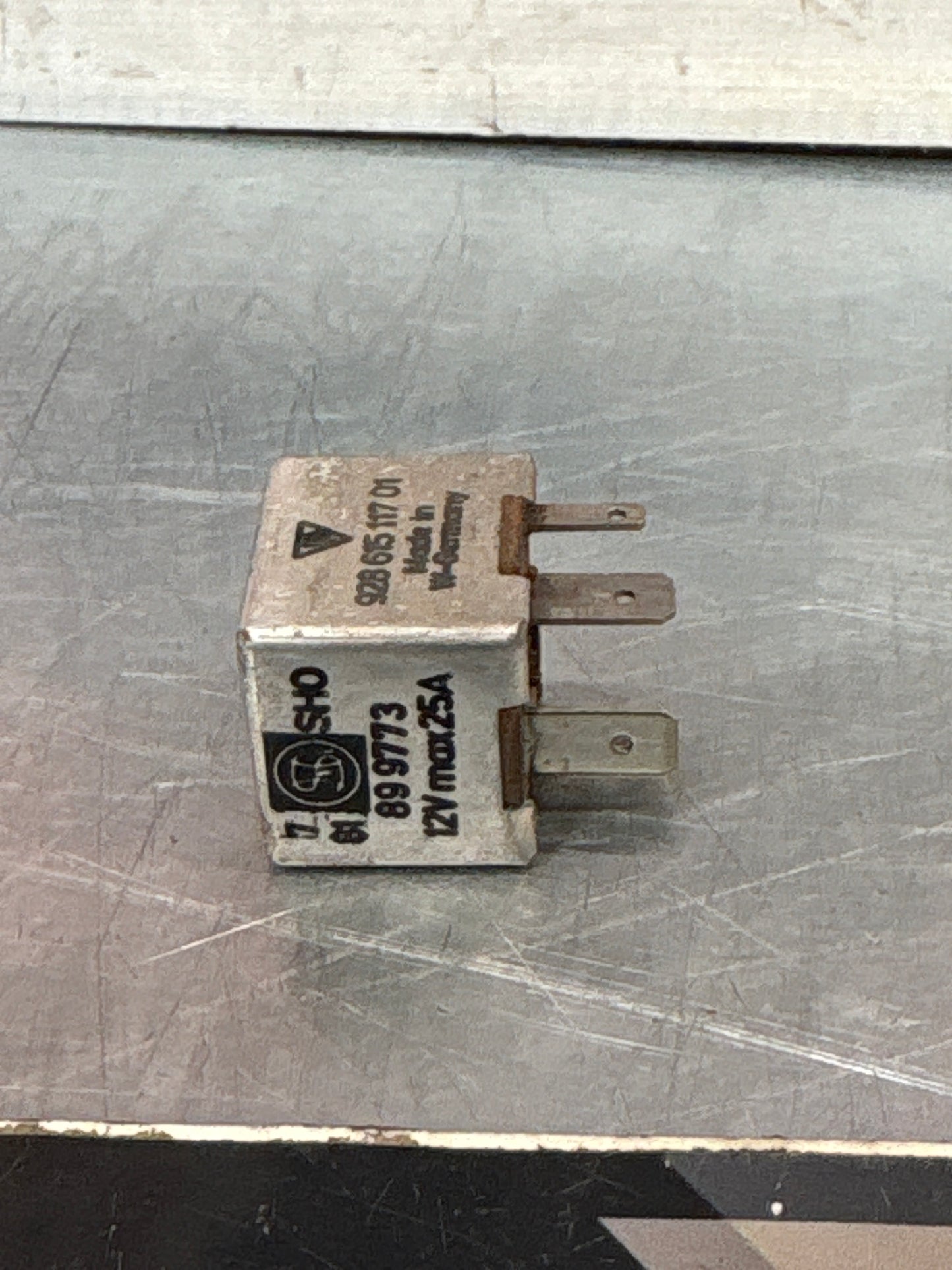 Porsche 928 multifunctional relay 92861511701 used