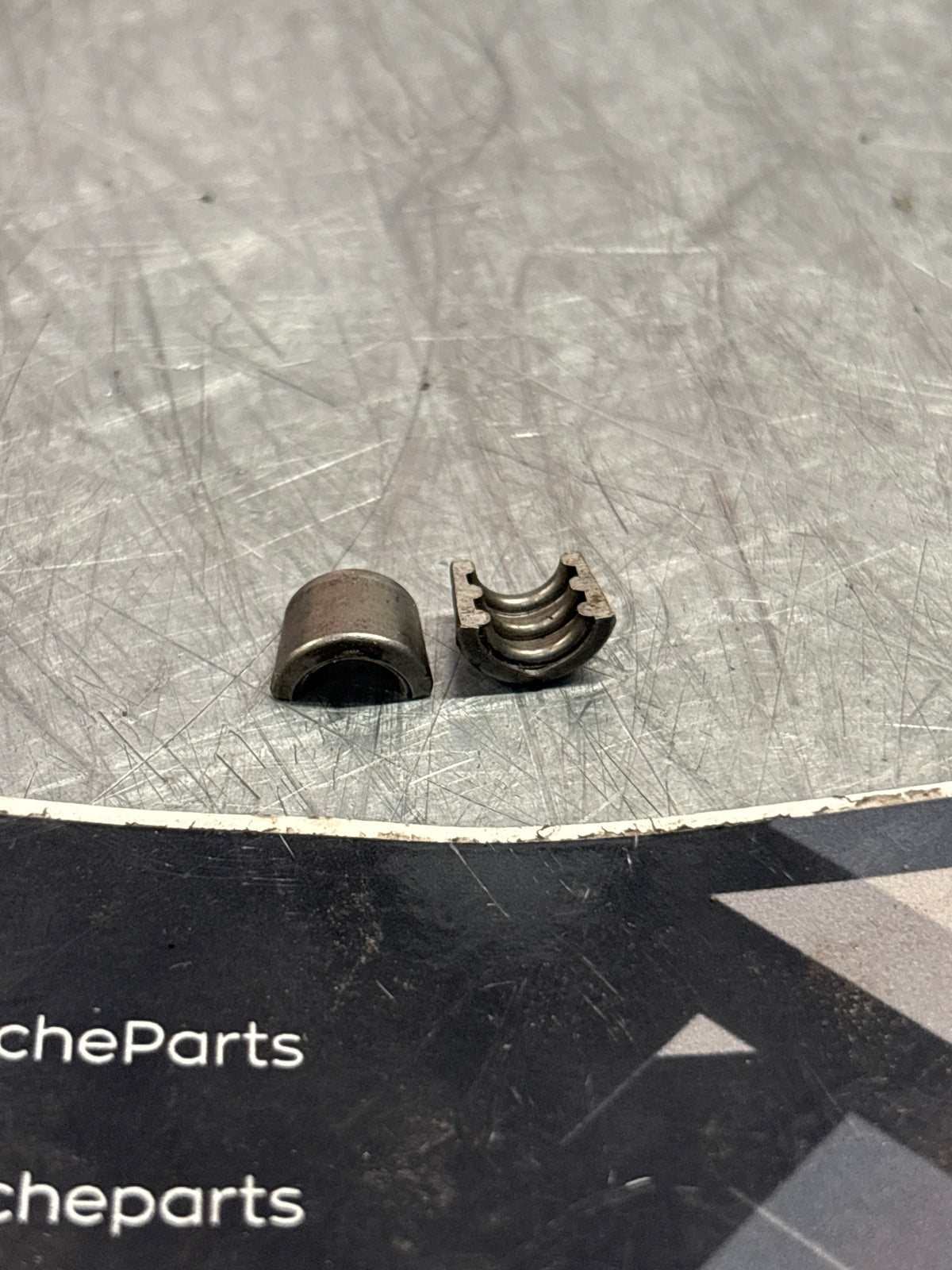 Porsche 928 32v / 944 16v / 968 valve collet, used 92810522100