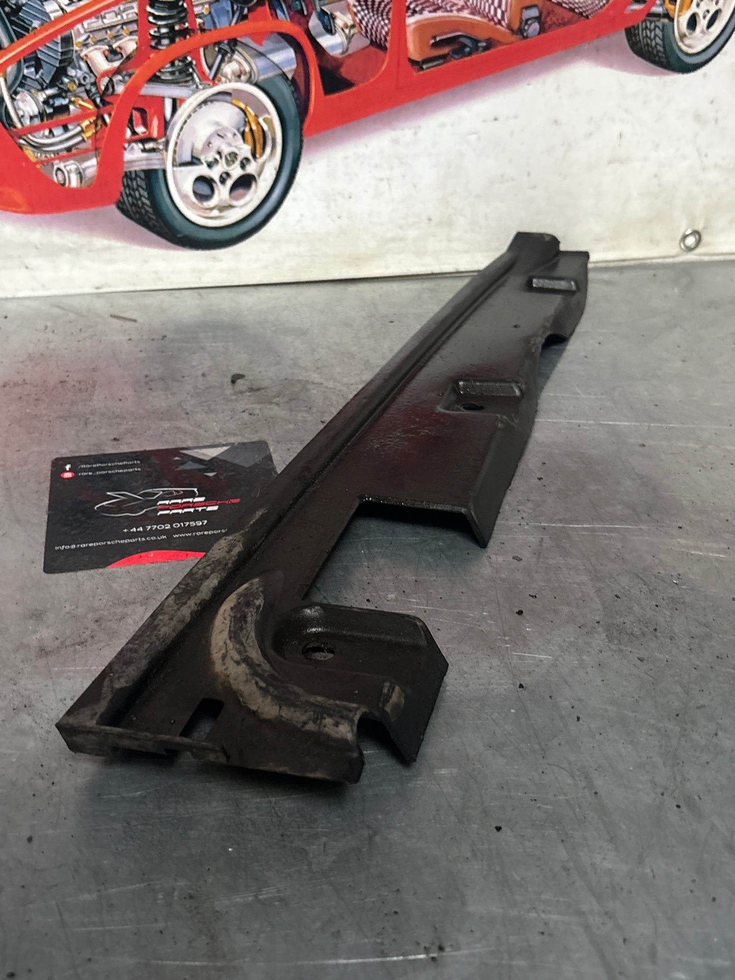 Porsche 928 plastic cover under the wing 92850431802 right, used