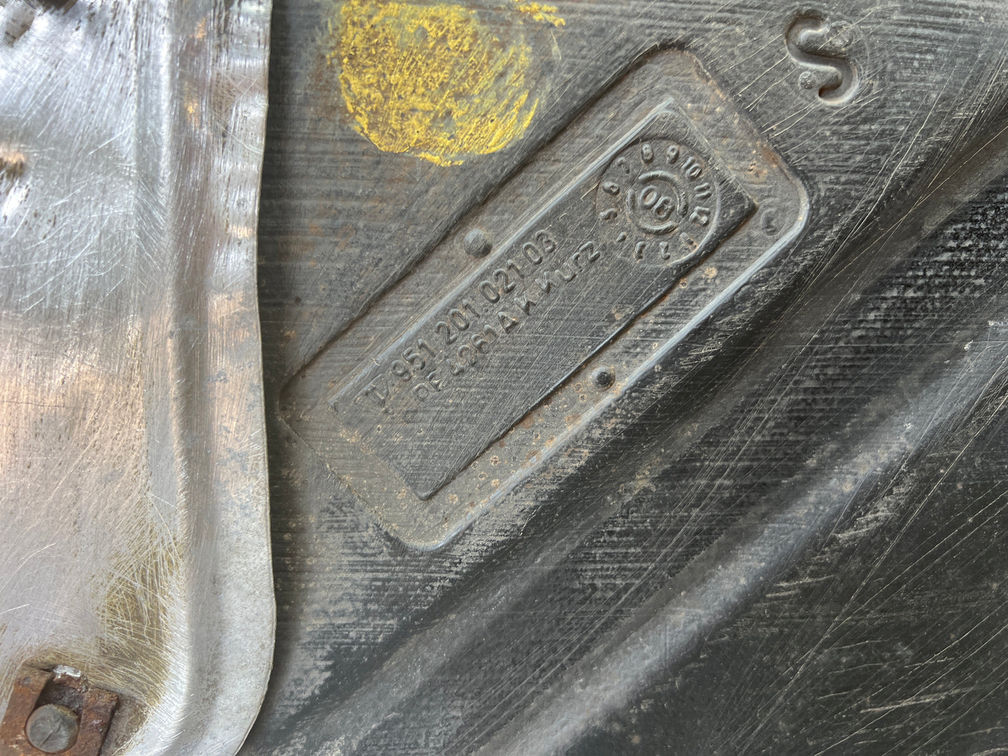 Porsche 944 plastic fuel tank, 95120102103, study photos