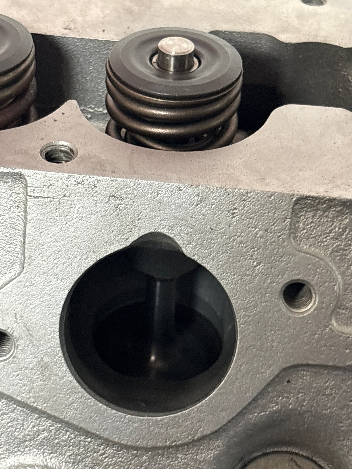 Porsche 944 cylinder head, refurbished 9441043038R