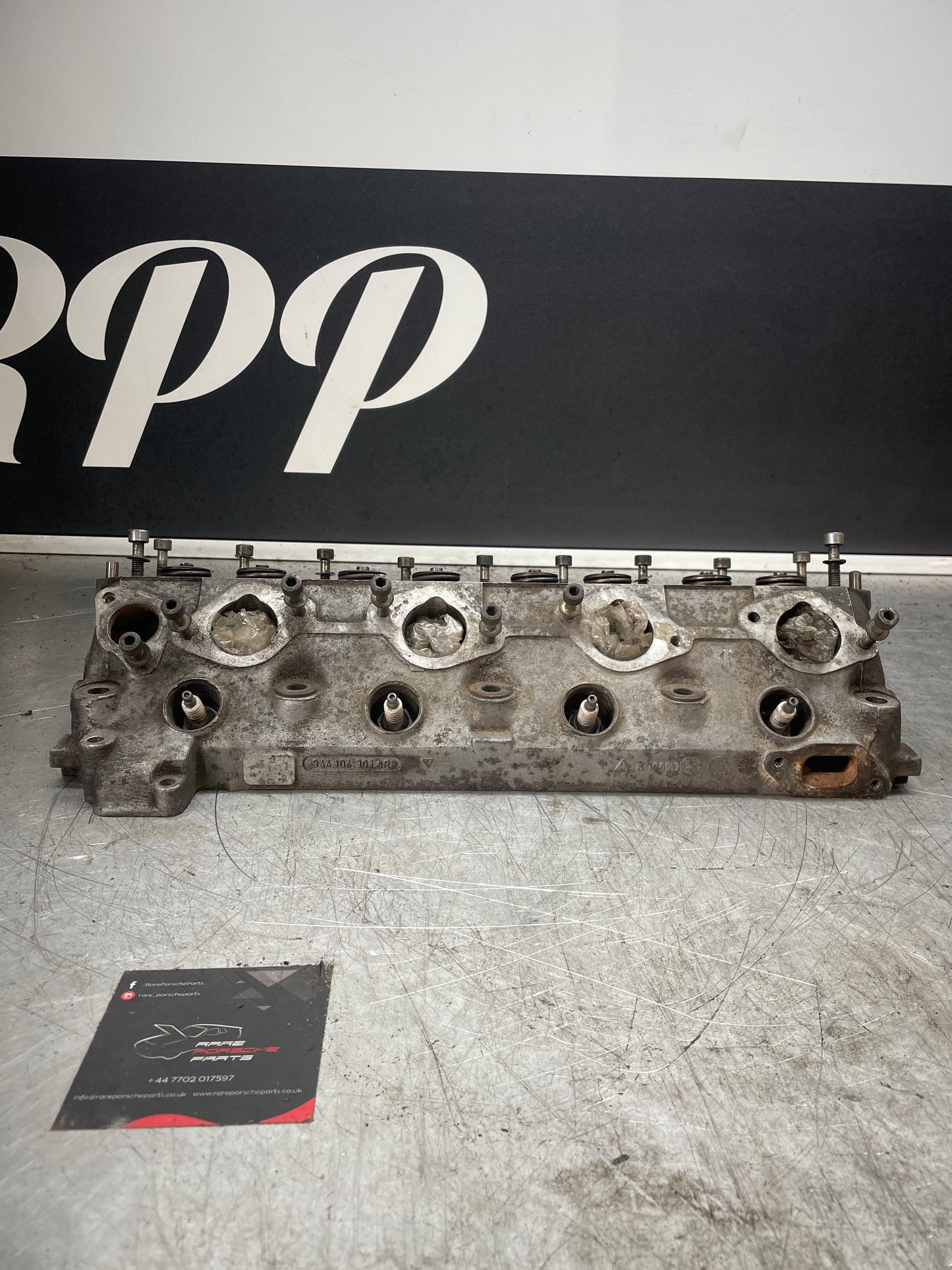 Porsche 944 cylinder head, used 9441043038R