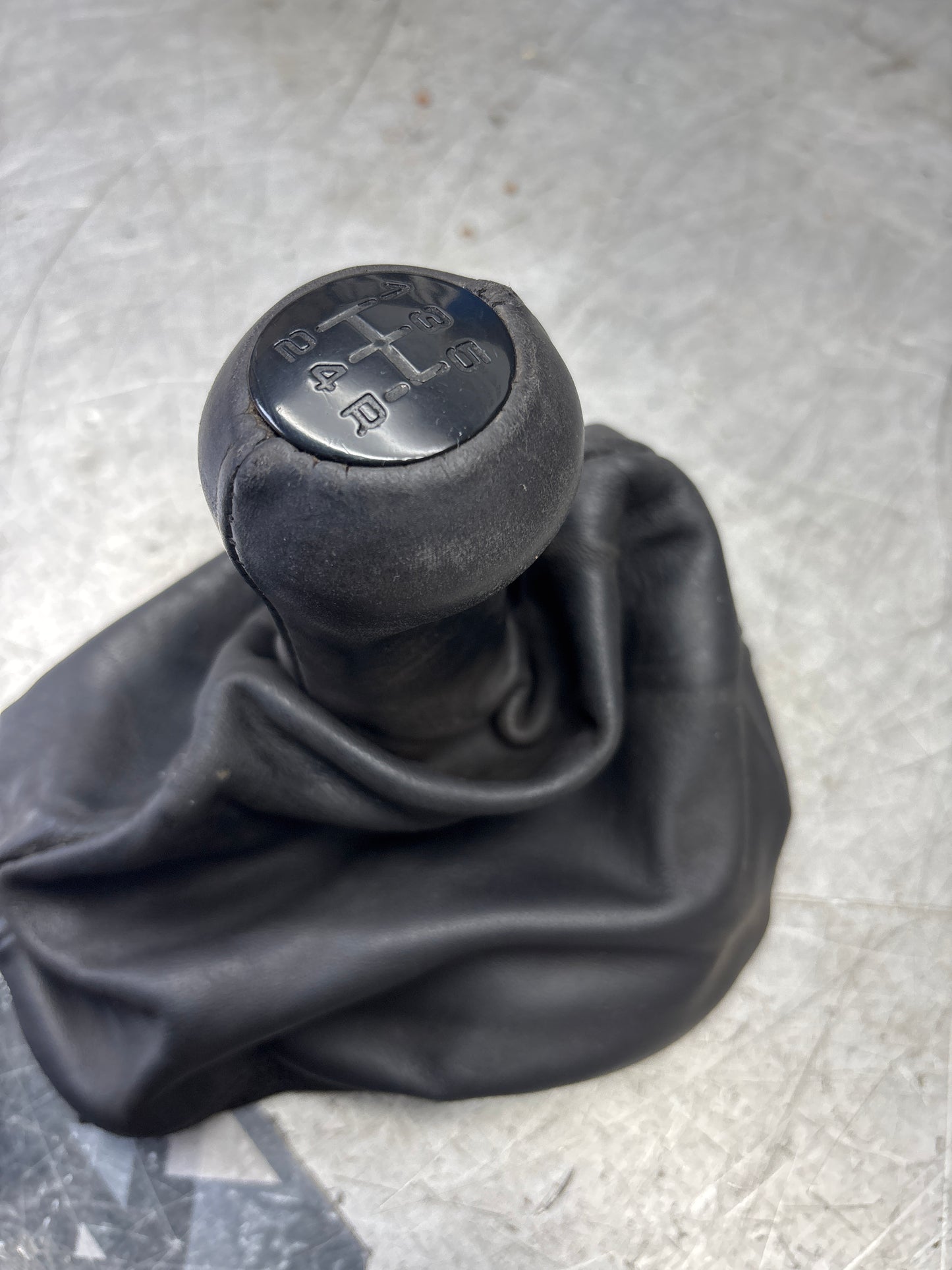 Porsche 924/944 used gear knob and boot, black 94442407500