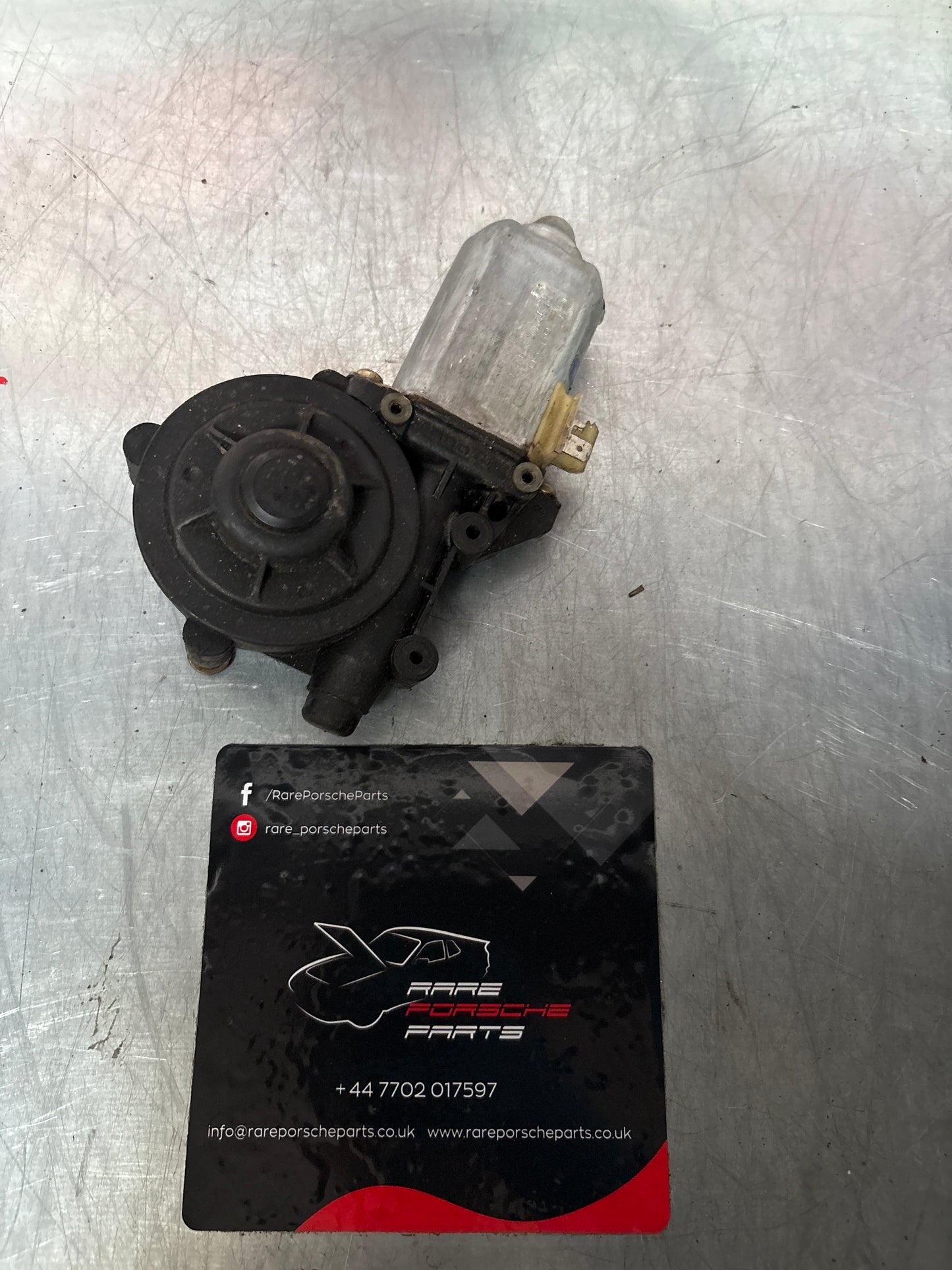 Porsche 911 964 Left window motor, used 0130821210