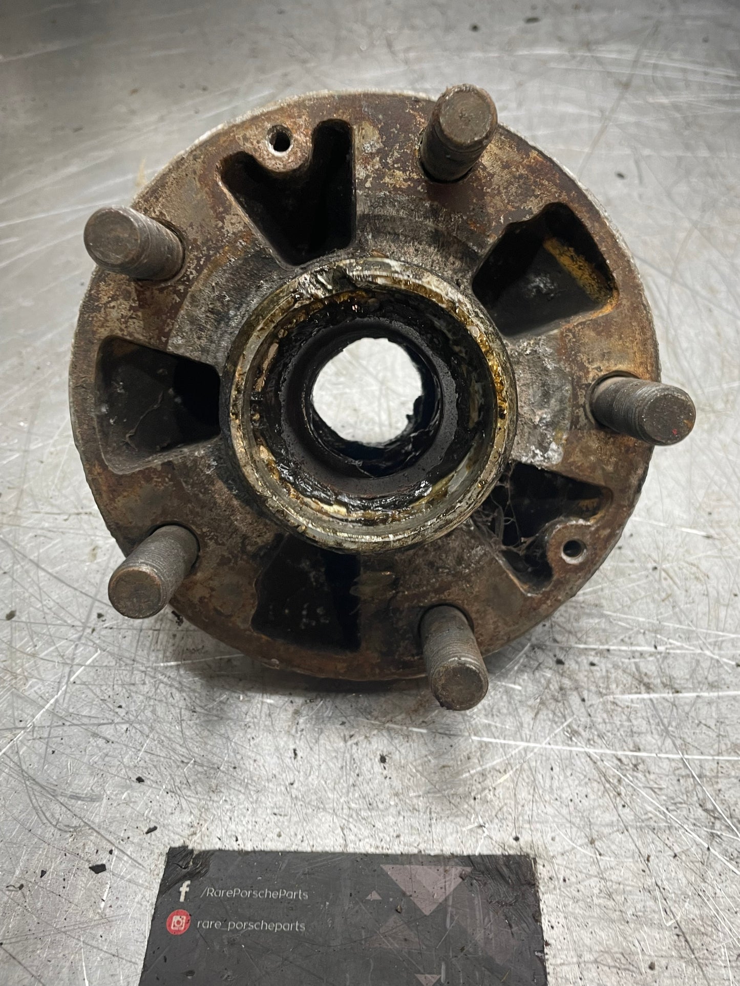 Porsche 944 front hub S2 Turbo with ABS 9513416053R, used