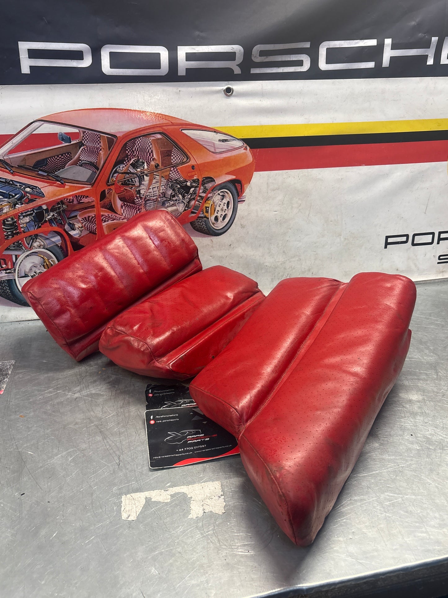 Porsche 928 rear right seat and center + upper cushion, used, can-can red 92852206051 / 92852208851 / 92852204650