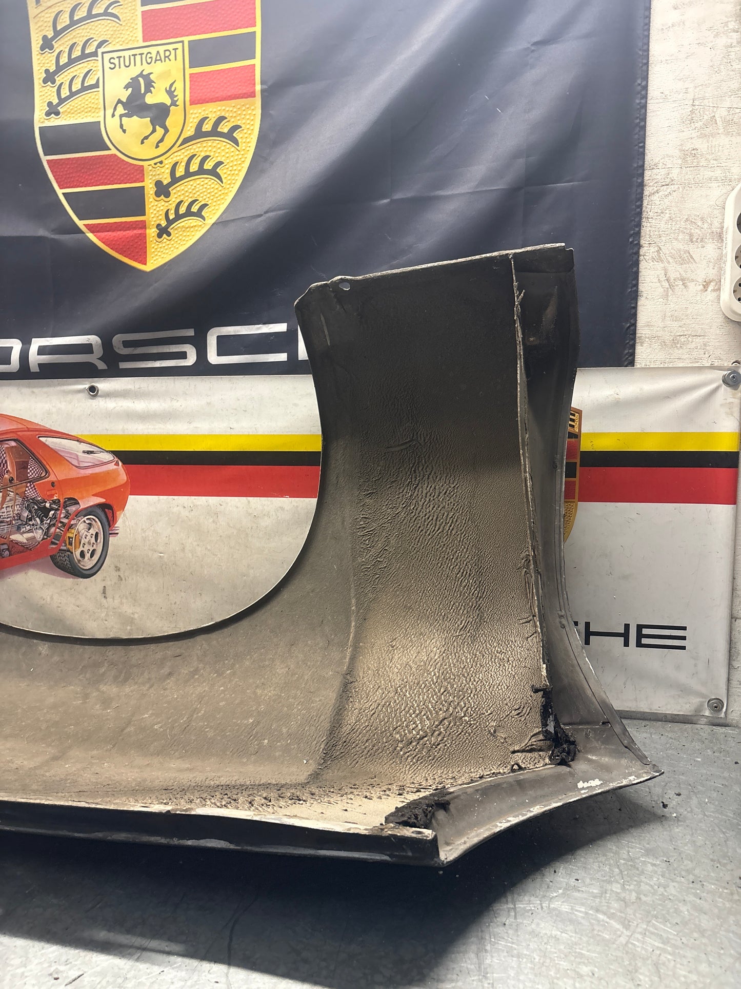 Porsche 928 -87 front left wing, 92850301103 used