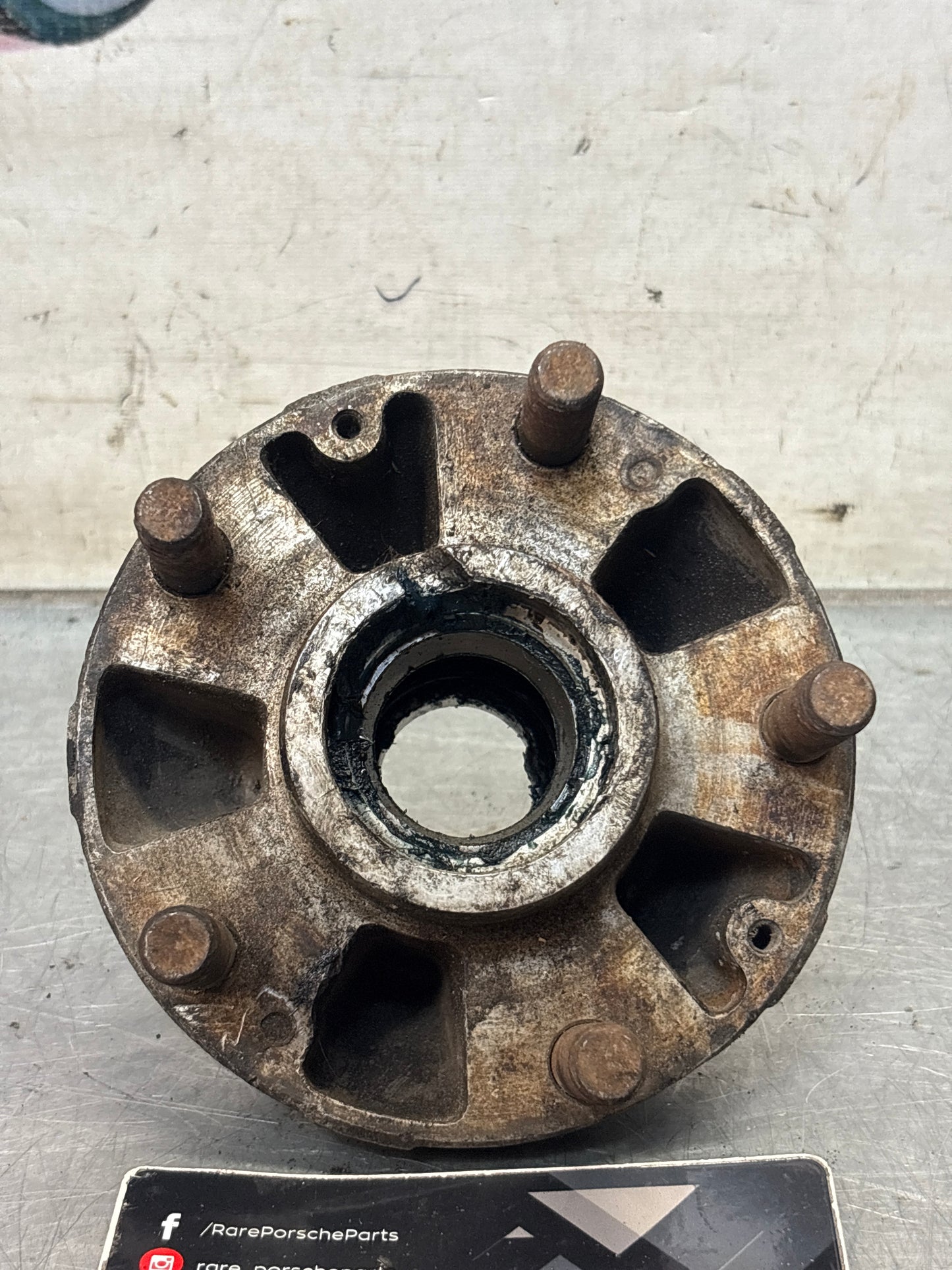Porsche 928 wheel hub,used 9283416052R without ABS