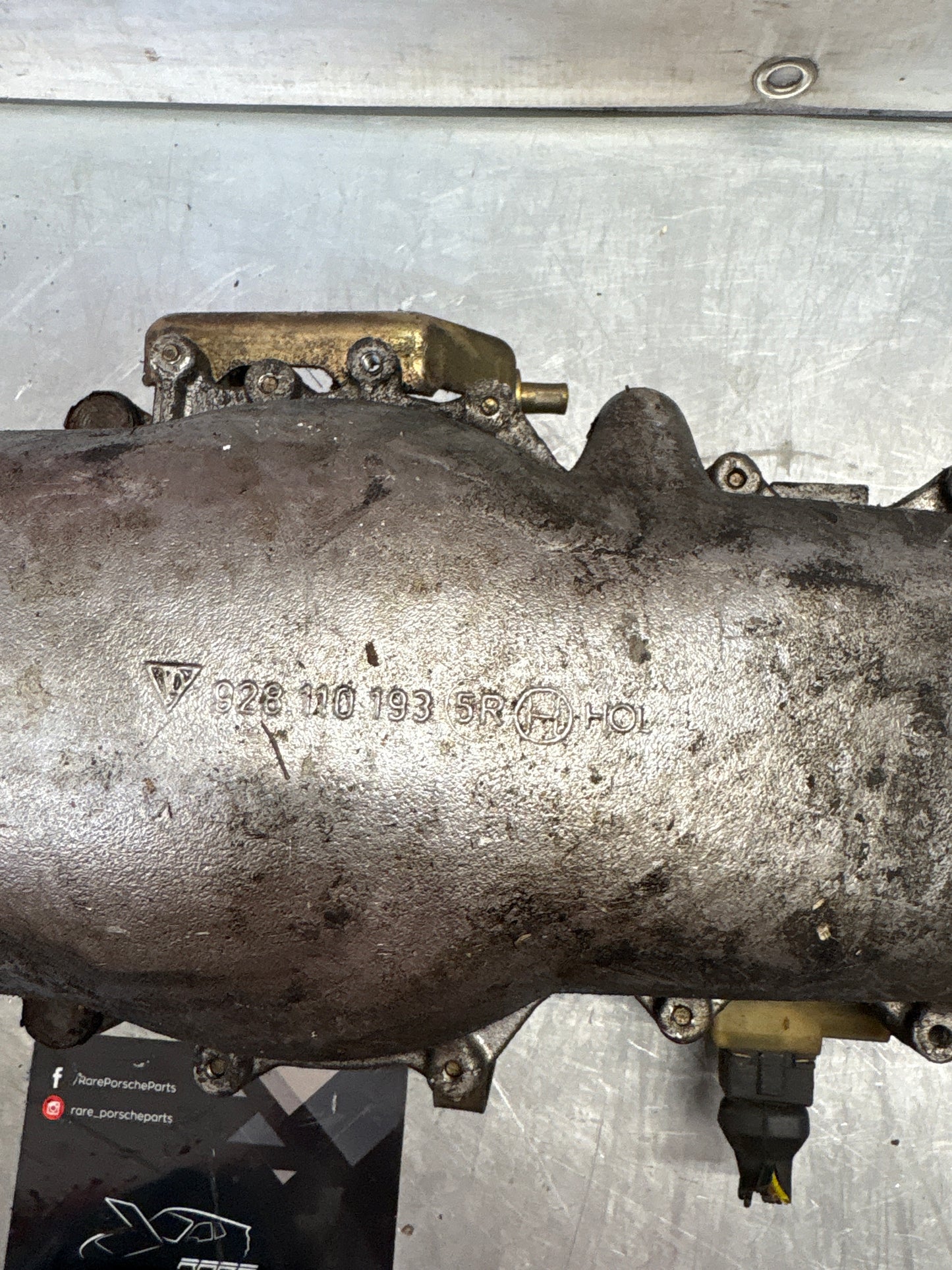 Porsche 928 throttle body, used 9281101935R / 0438120142