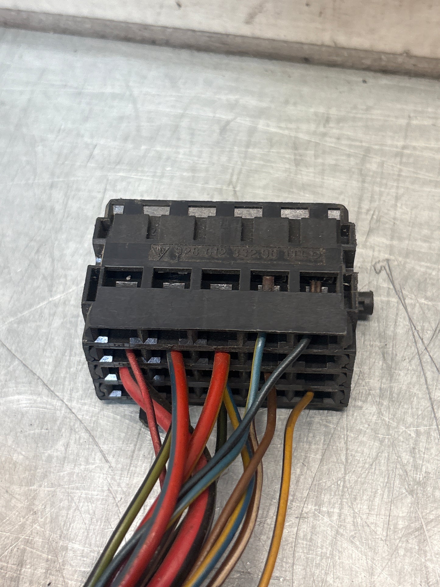 Porsche 944 85.5- fuse box pigtail, used black 92861233200