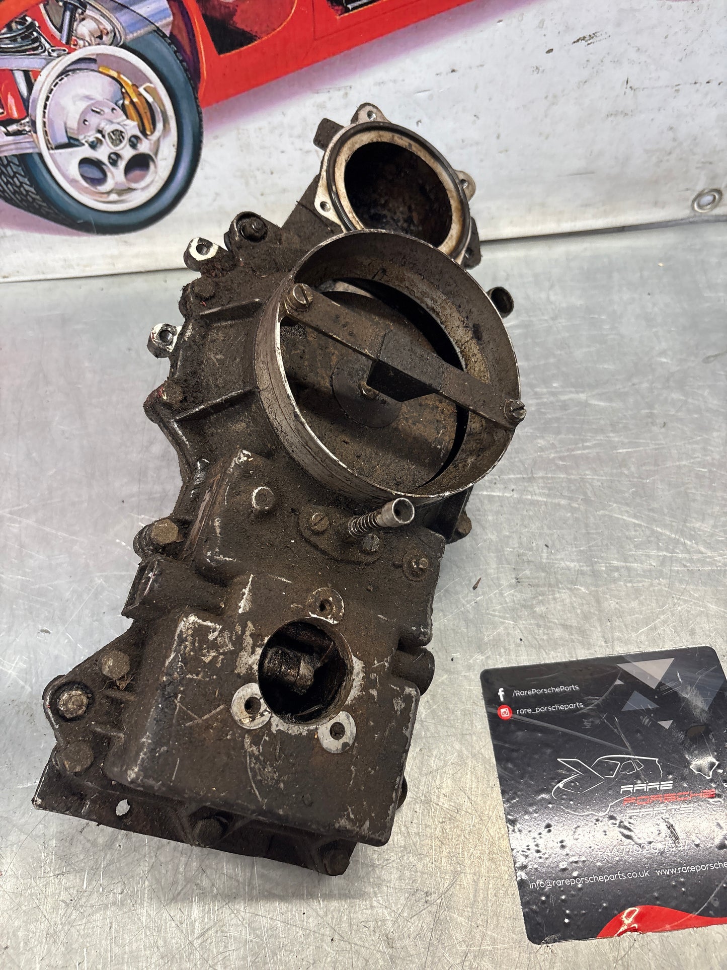 Porsche 928 throttle body, used 9281101933R / 0438120049