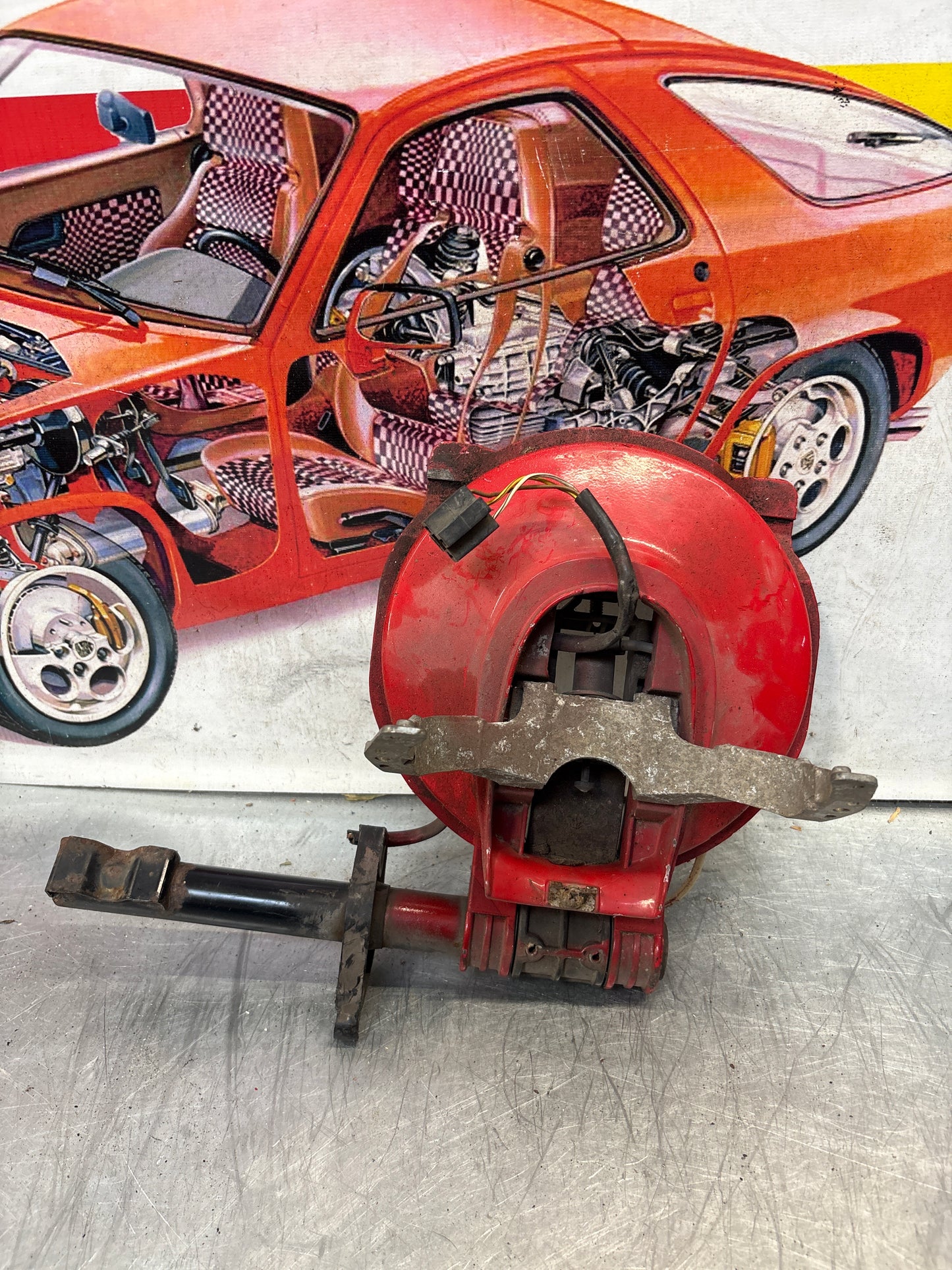 Porsche 928 right headlight swivel frame 92875024902 92875024302 used