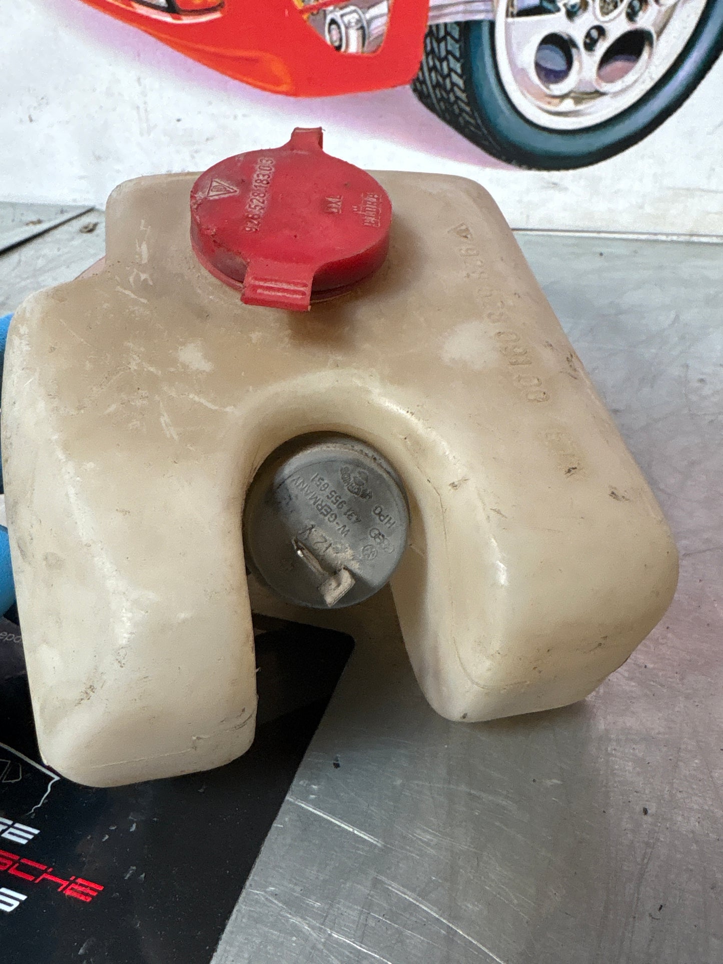 Porsche 928 S4 windshield water tank, used 92852809100