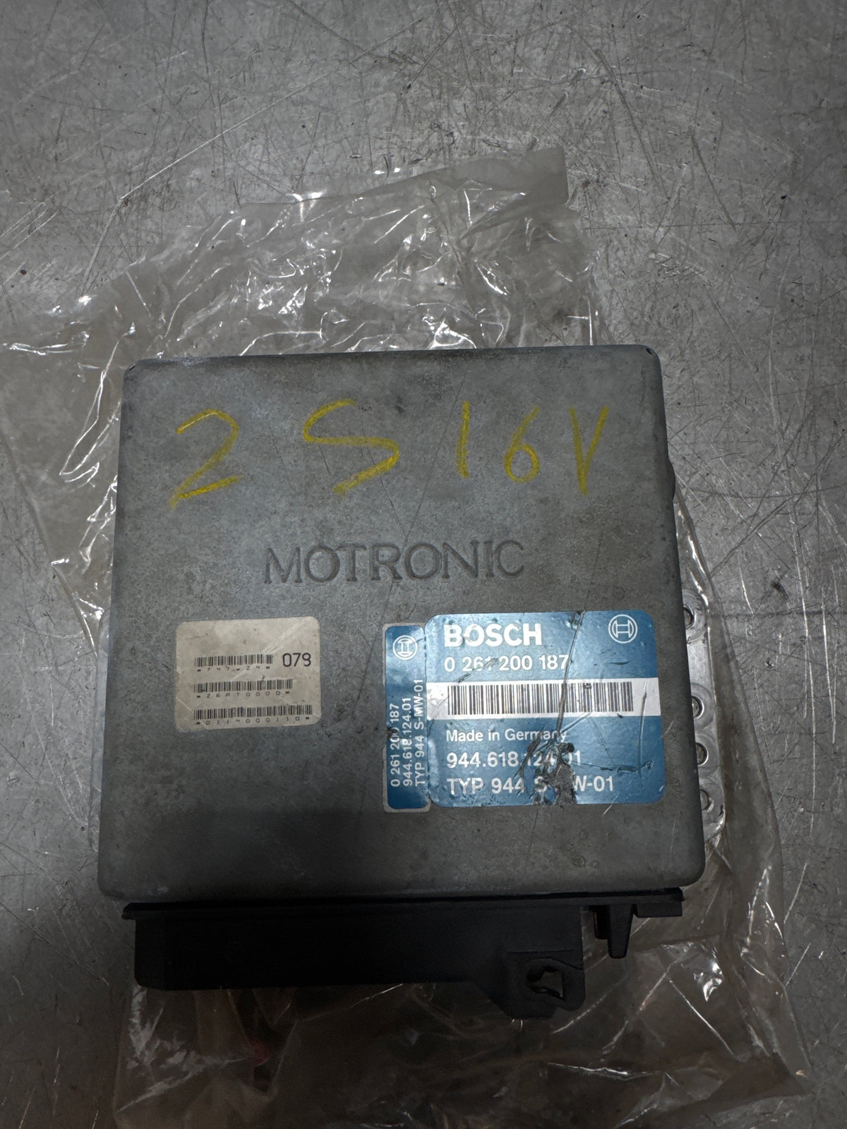 Porsche 944 Bosch ECU - 94461812401 / 0261200187 - Used