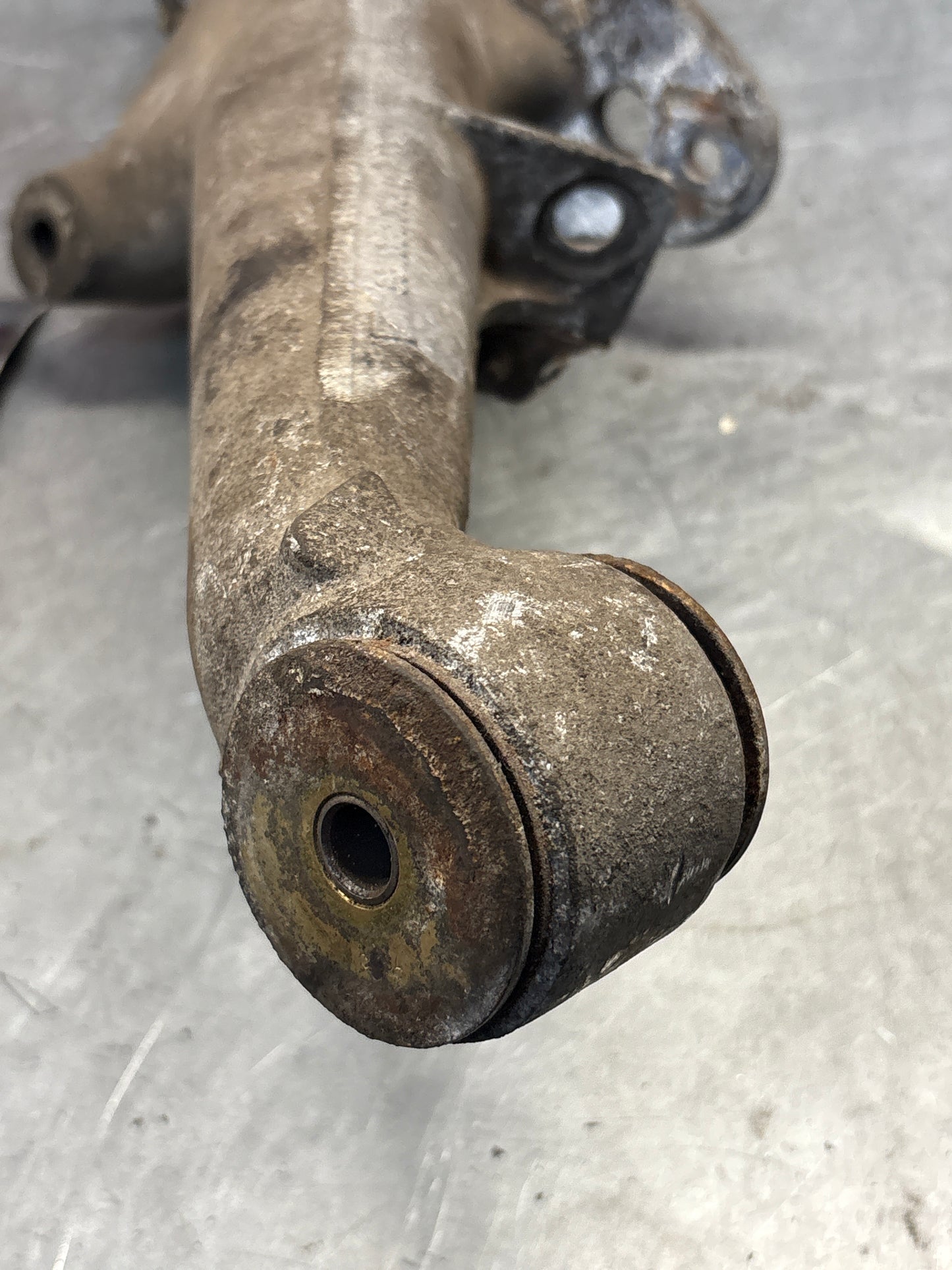 Porsche 944 alloy rear left trailing arm, used 95133151305 / 9513315134R used, with hubs