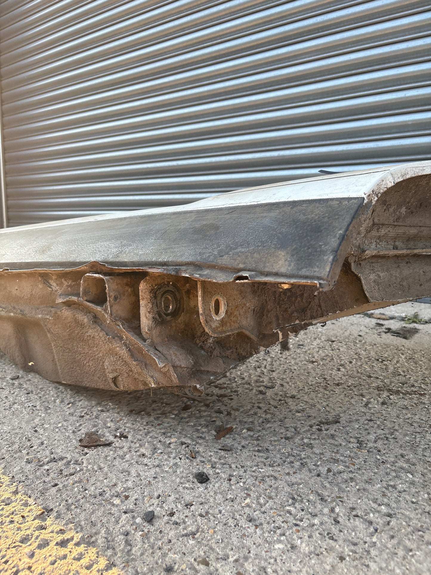Porsche 924 left side cut, rear fender with sill